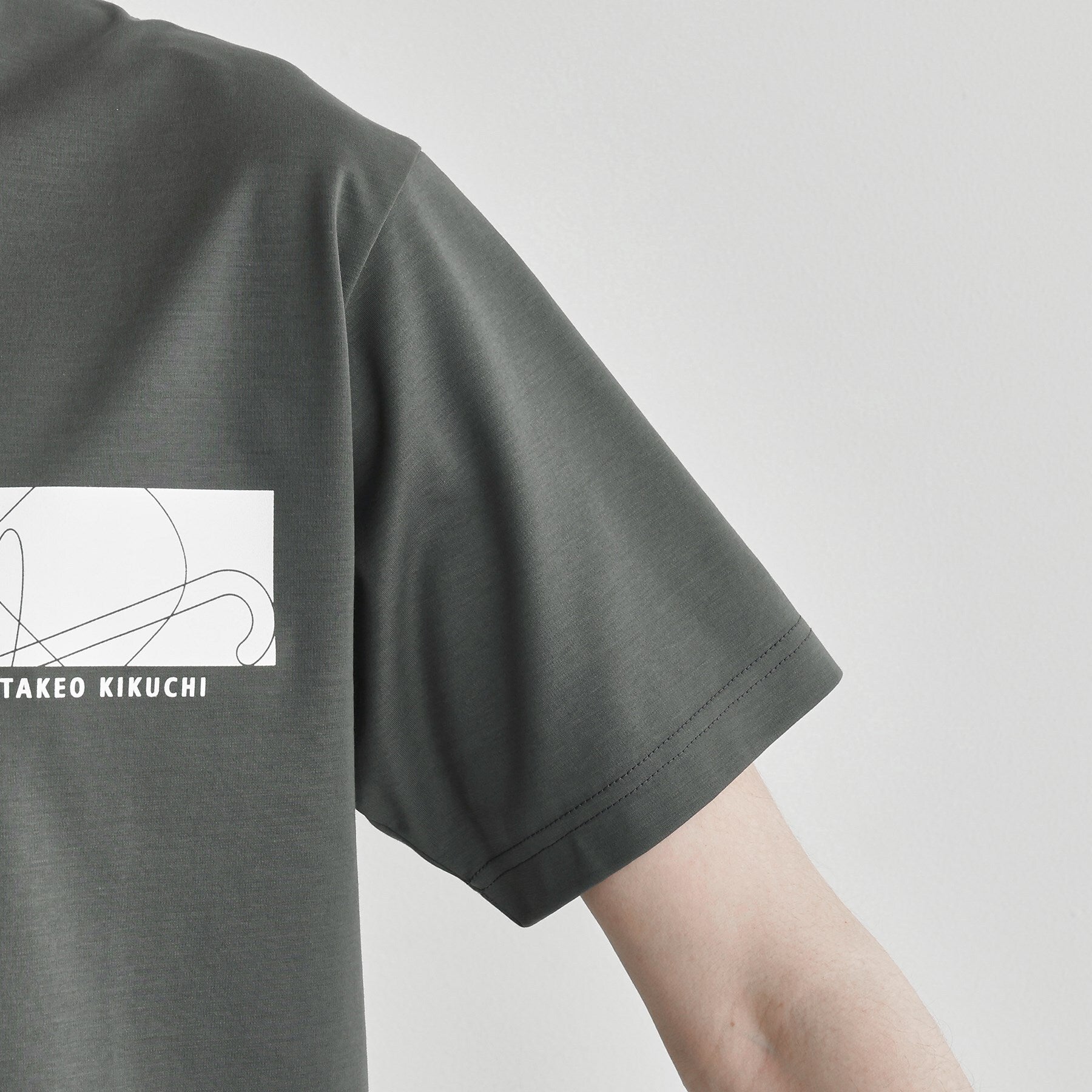 タケオキクチ TAKEO KIKUCHI バープリントポンチTシャツ （チャコールグレー(014)） チャコールグレー(014)