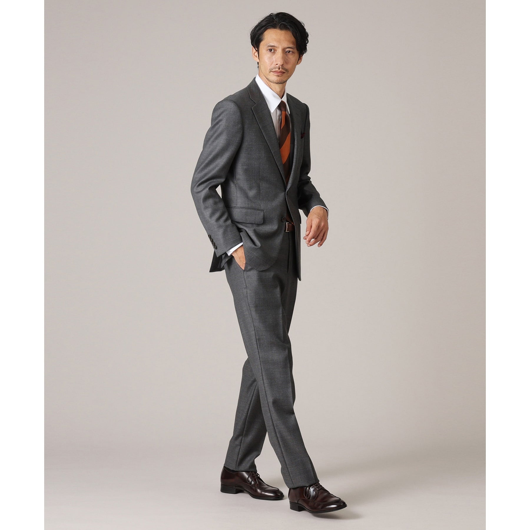 タケオキクチ TAKEO KIKUCHI シャイニーシャークピンヘッド スーツ/3ピース対応可 （ブラウン(043)） ブラウン(043)