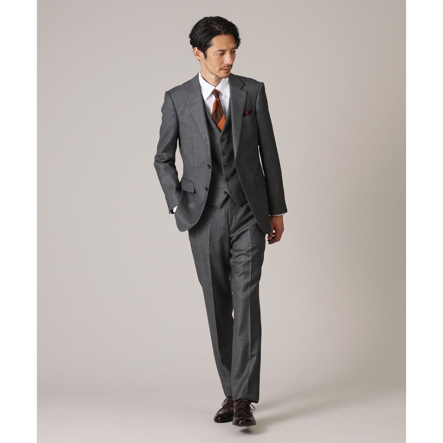 タケオキクチ TAKEO KIKUCHI シャイニーシャークピンヘッド スーツ/3ピース対応可 （ブラウン(043)） ブラウン(043)