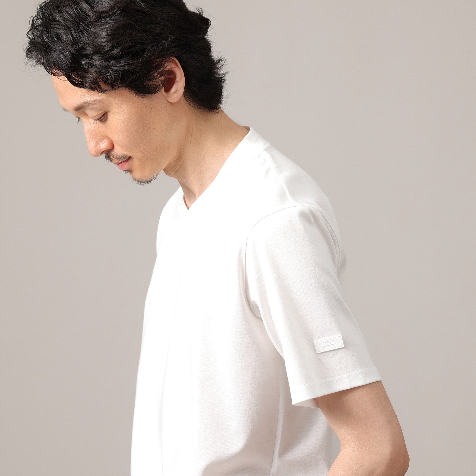 TAKEO KIKUCHI [Antibacterial and deodorant] [S size and up] Jacket inner short sleeve V cut and sew