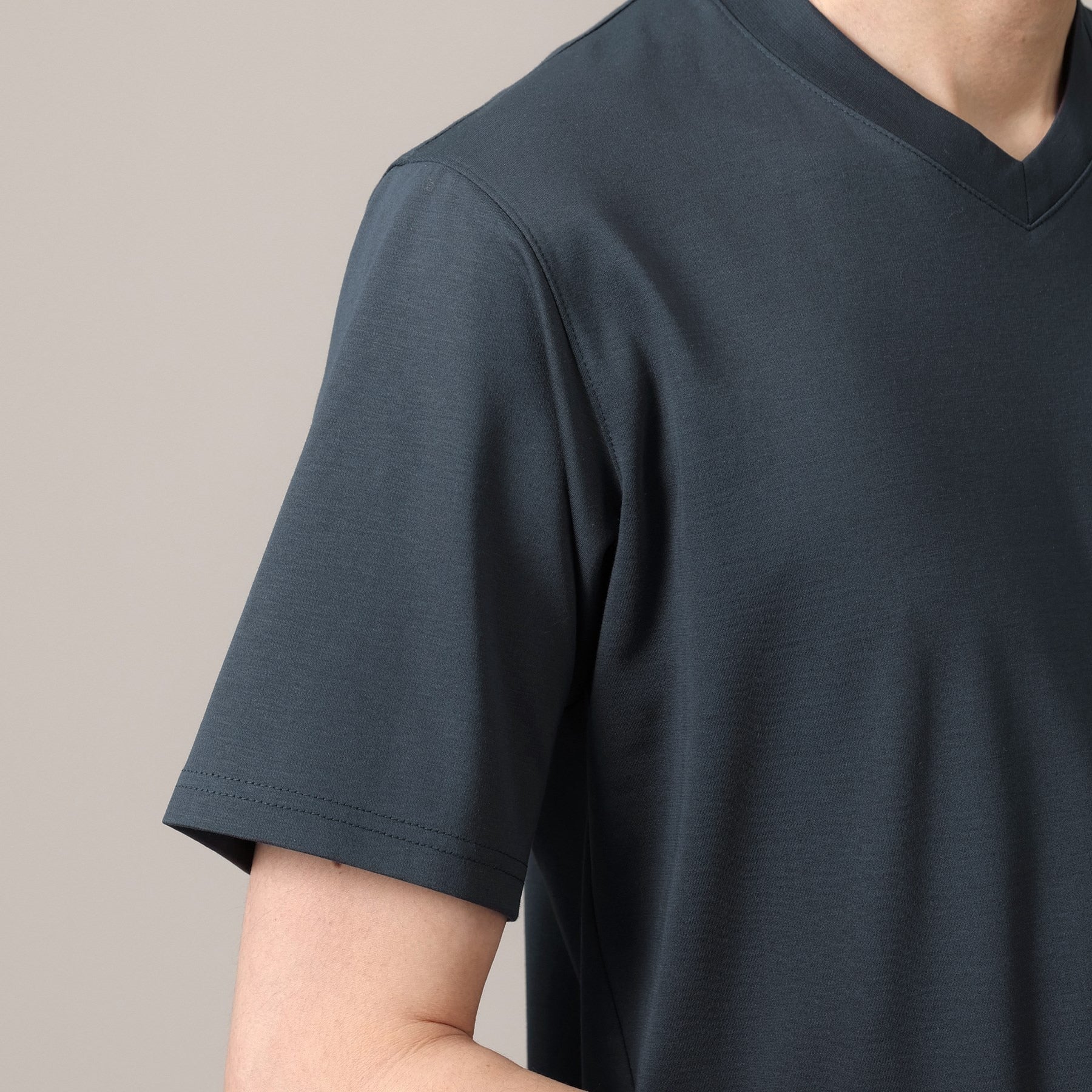 TAKEO KIKUCHI [Antibacterial and deodorant] [S size and up] Jacket inner short sleeve V cut and sew