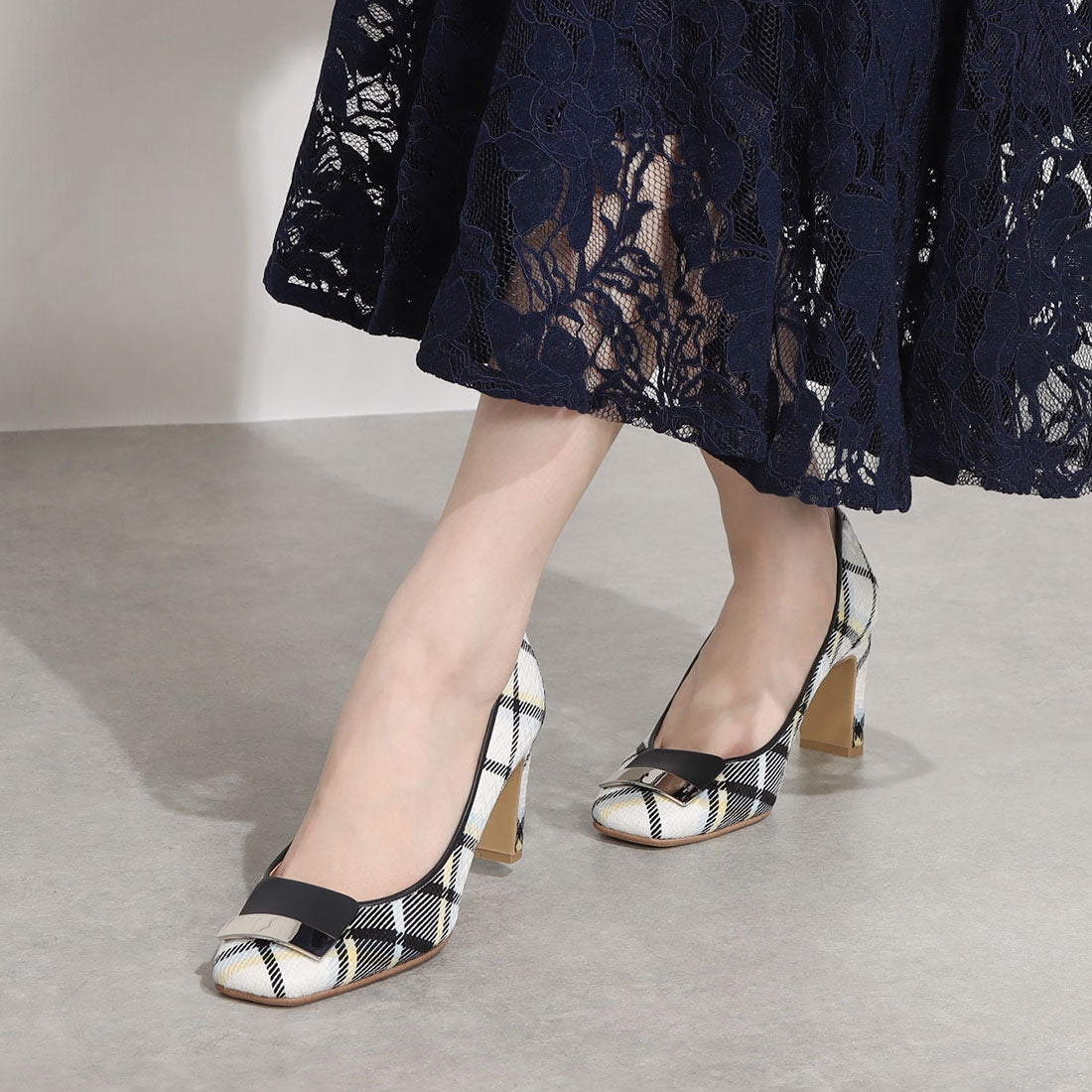 タラントン バイ ダイアナ TALANTON by DIANA プレート付きセットバックヒールパンプス