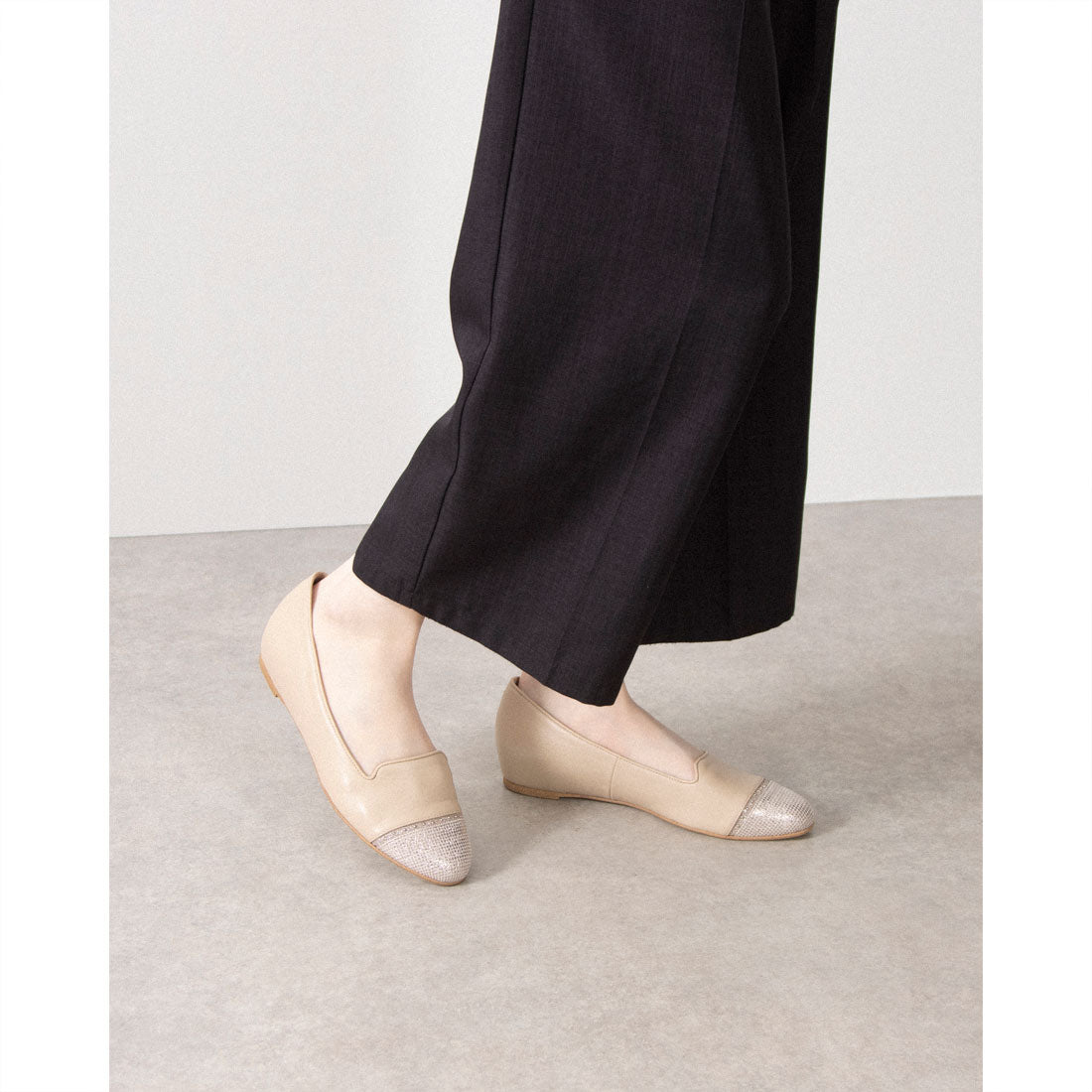 TALANTON by DIANA In-heel Round Toe Flat Shoes