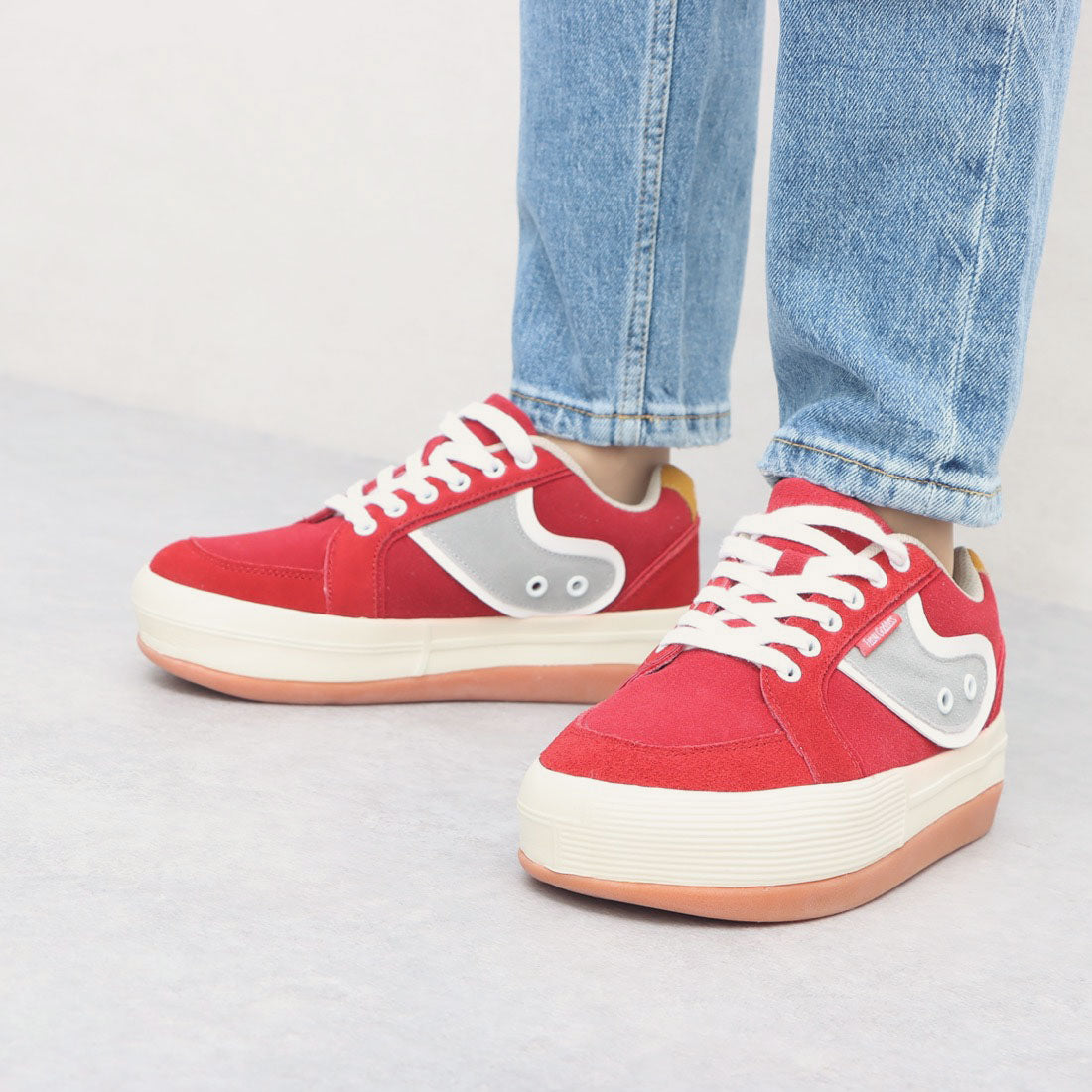 TEAM GODDESS Thick-soled striped sneakers