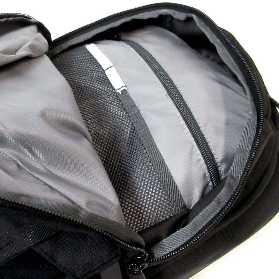 ザ・ノース・フェイス THE NORTH FACE THE NORTH FACE ノースフェイス バッグ デイバック リュック PIVOTER ピボター バックパック 26L リュックサック NF0A3VXD 4H0 （ブラック） ブラック
