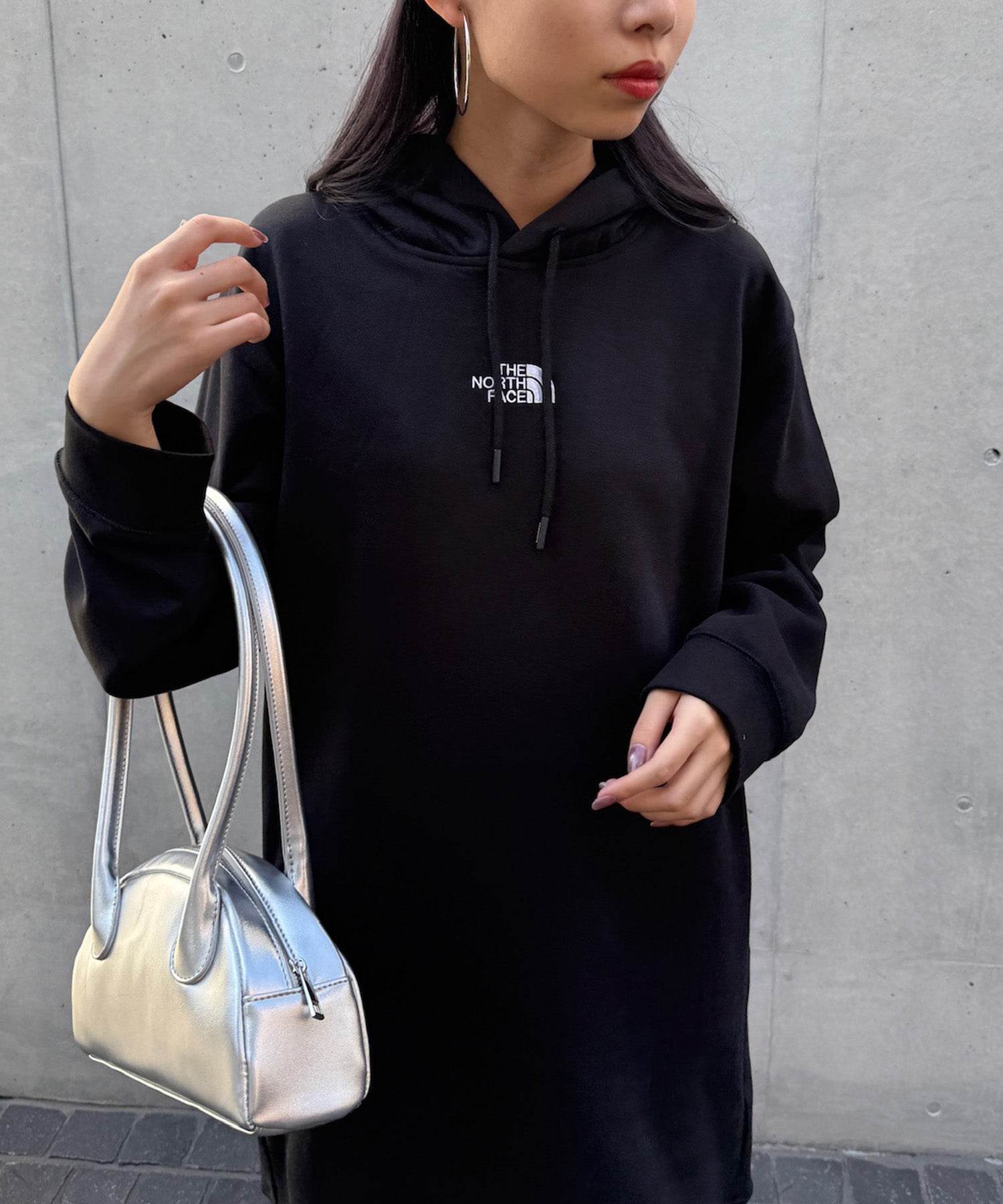 ザ・ノース・フェイス THE NORTH FACE 8EEE/W ESSENTIAL RELAXED HOODED DRESS パーカースウェットワンピース （ブラック） ブラック