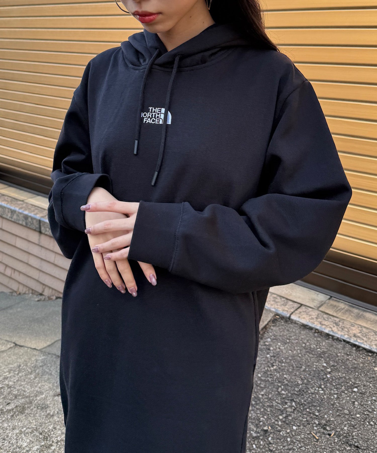 ザ・ノース・フェイス THE NORTH FACE 8EEE/W ESSENTIAL RELAXED HOODED DRESS パーカースウェットワンピース （ブラック） ブラック