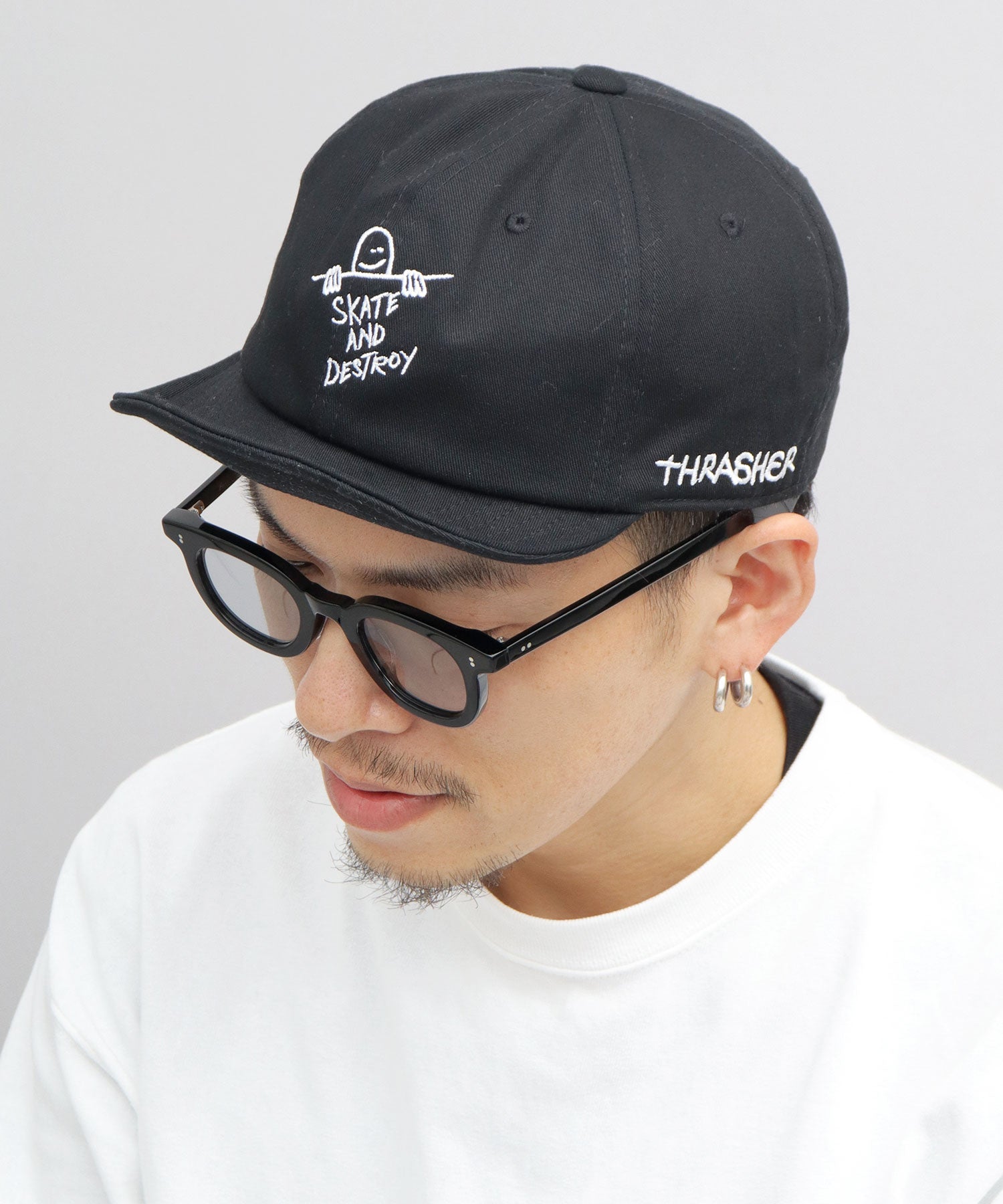 スラッシャー THRASHER 刺繍 ボールキャップ 帽子 ショートバイザー つば短い （ブラック） ブラック
