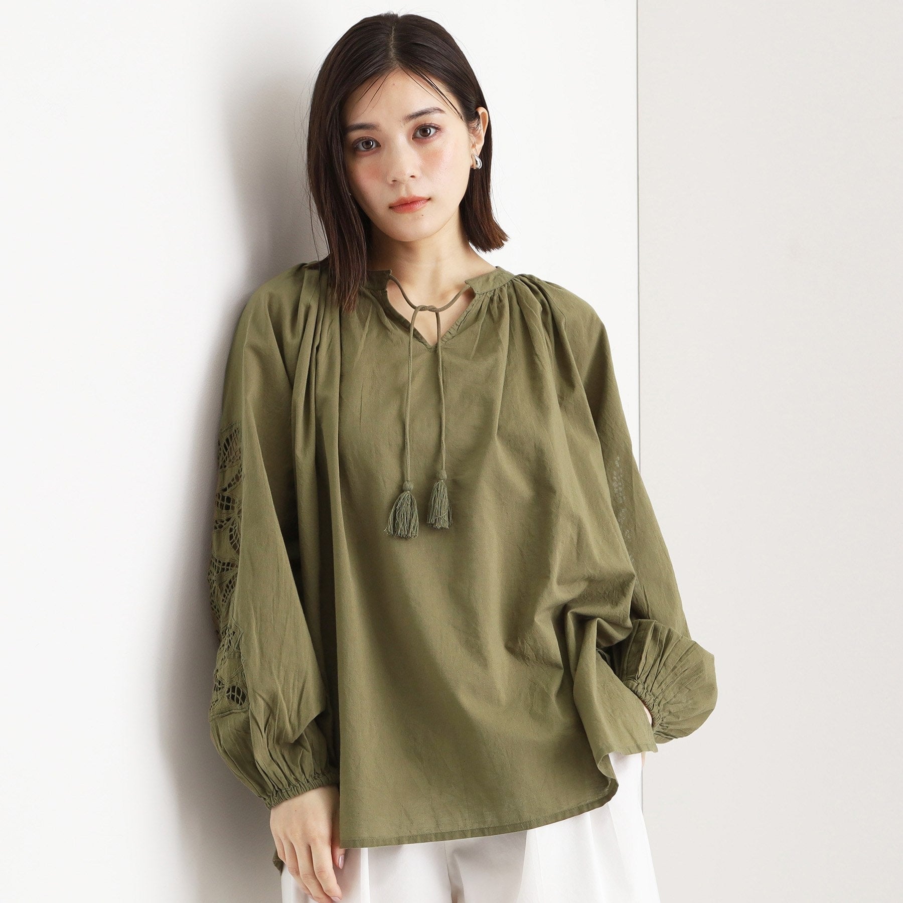 ザ ショップ ティーケー  (ウィメン) THE SHOP TK(Women) キャンブリックボイル袖刺繍ブラウス （カーキ(027)） カーキ(027)