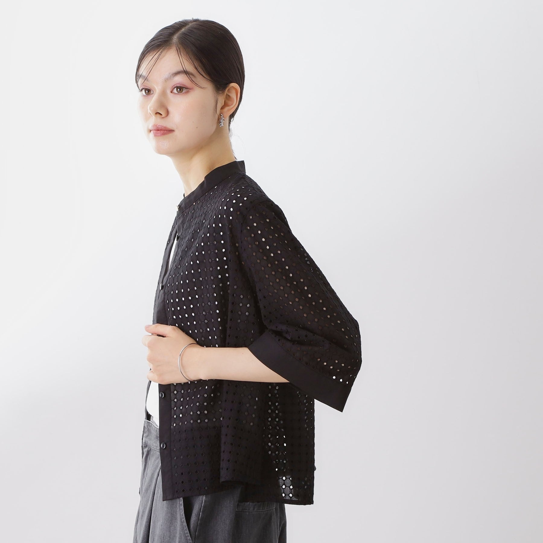 ザ ショップ ティーケー  (ウィメン) THE SHOP TK(Women) サークル刺繍ショート丈シャツ （ブラック(019)） ブラック(019)