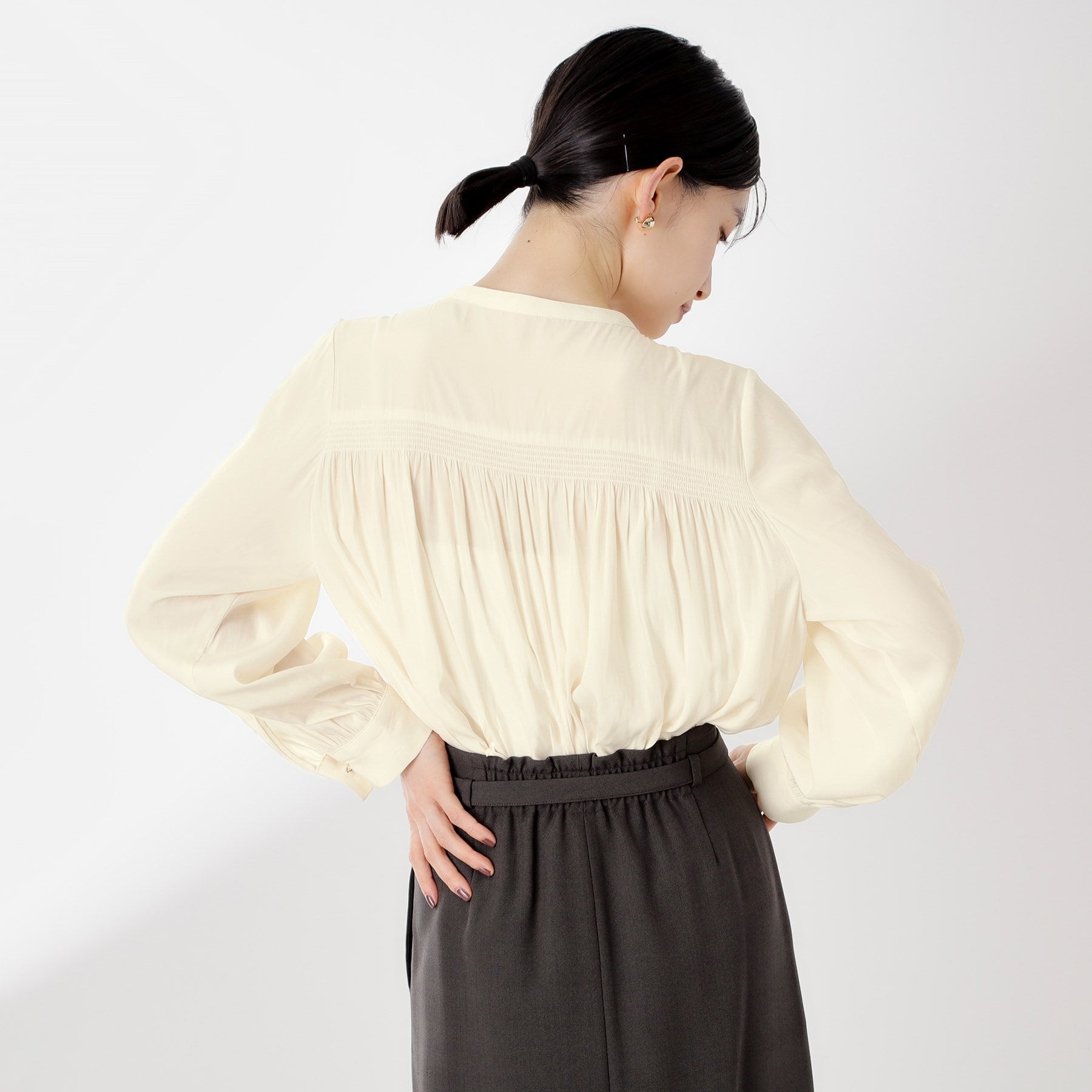 ザ ショップ ティーケー  (ウィメン) THE SHOP TK(Women) ヴィンテージサテンギャザーシャツ （アイボリー(004)） アイボリー(004)