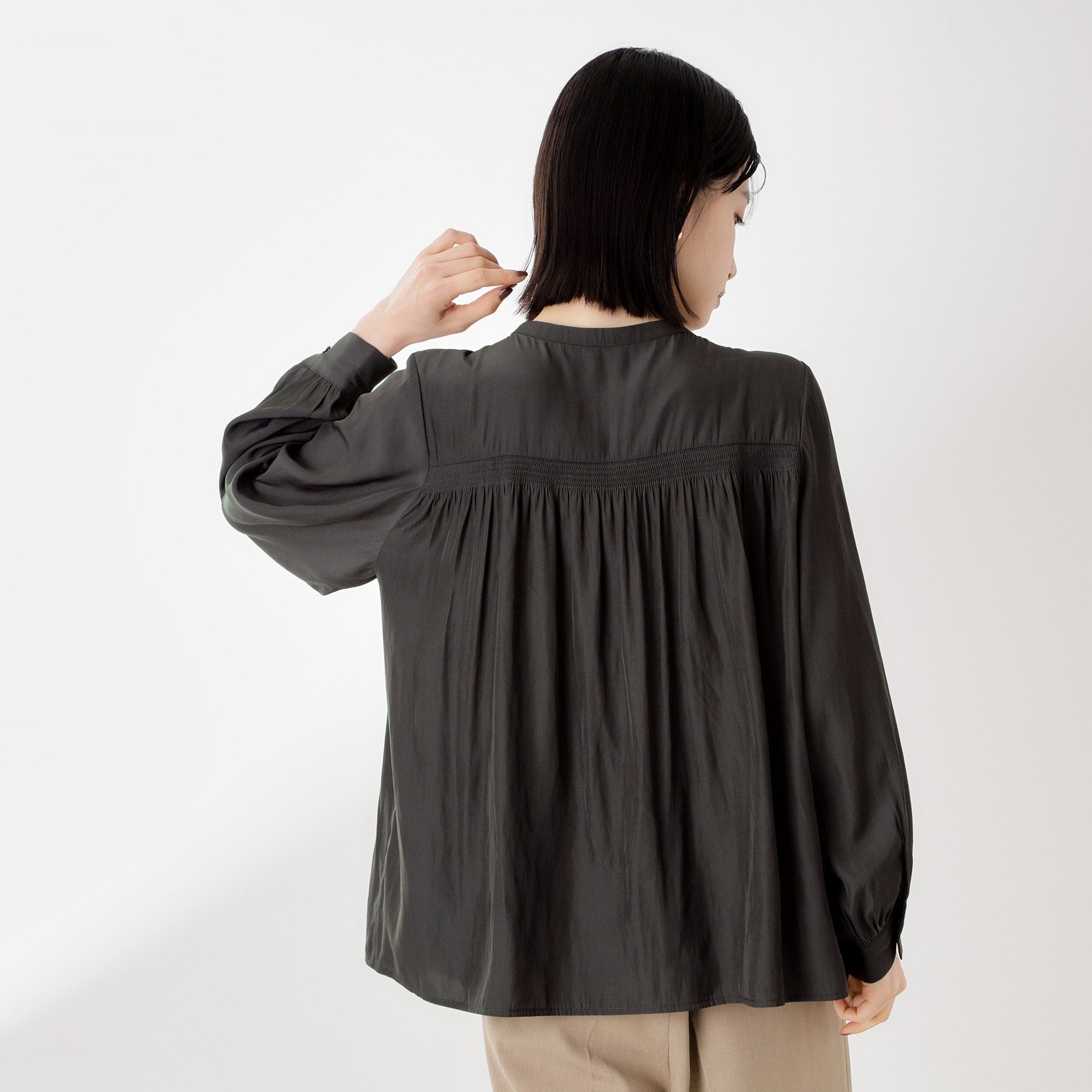 ザ ショップ ティーケー  (ウィメン) THE SHOP TK(Women) ヴィンテージサテンギャザーシャツ （アイボリー(004)） アイボリー(004)