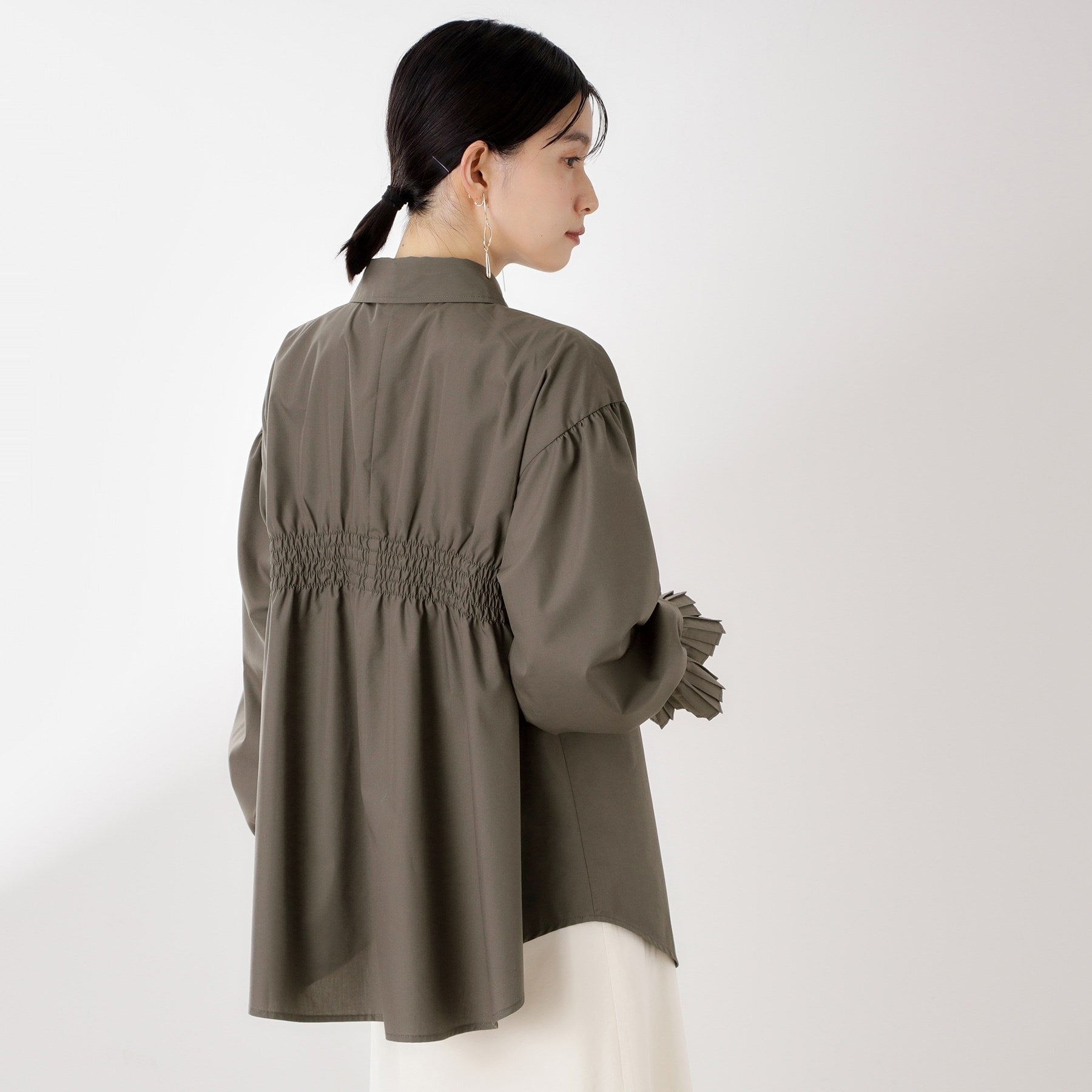 ザ ショップ ティーケー  (ウィメン) THE SHOP TK(Women) 袖プリーツシャツ （スミクロ(018)） スミクロ(018)