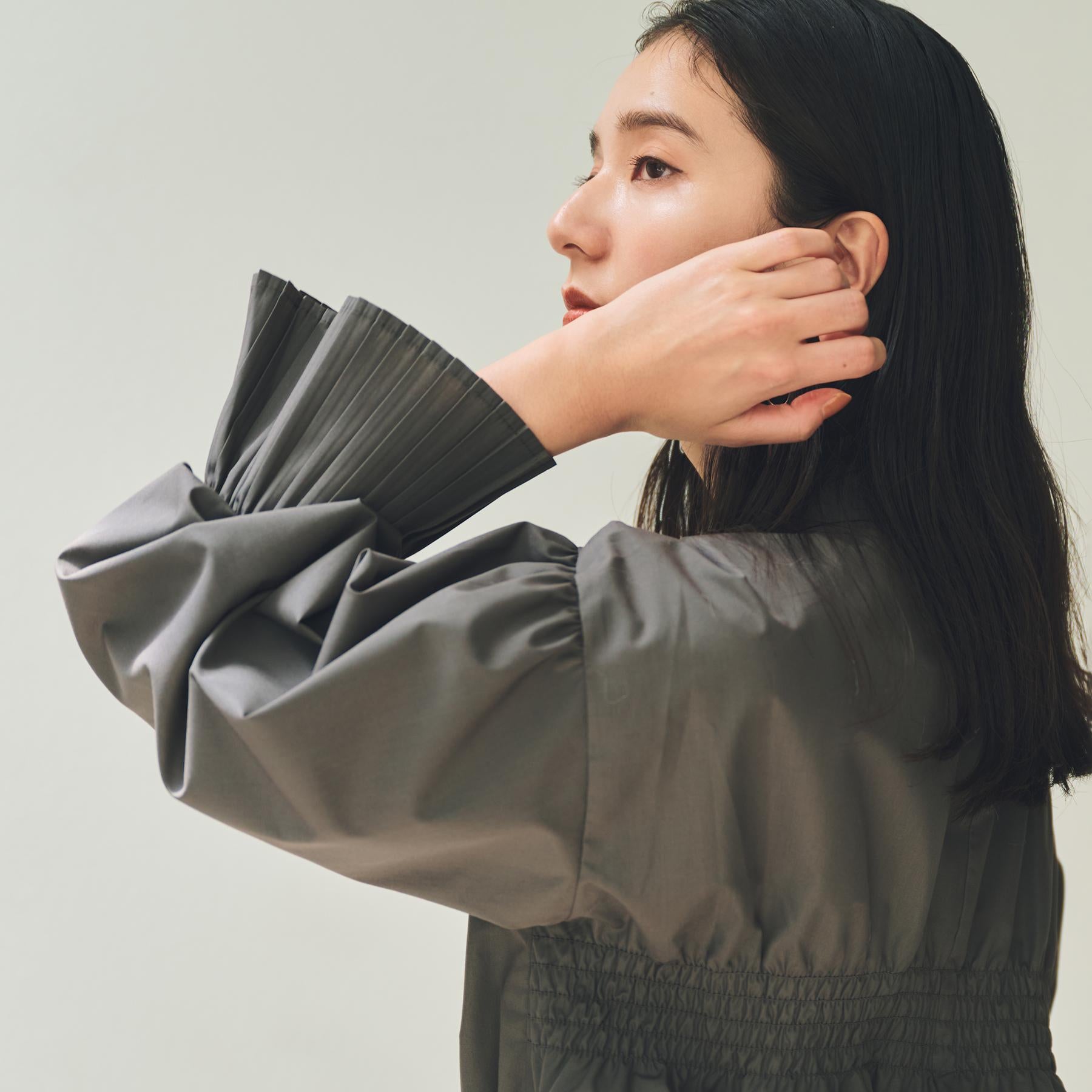 ザ ショップ ティーケー  (ウィメン) THE SHOP TK(Women) 袖プリーツシャツ （スミクロ(018)） スミクロ(018)