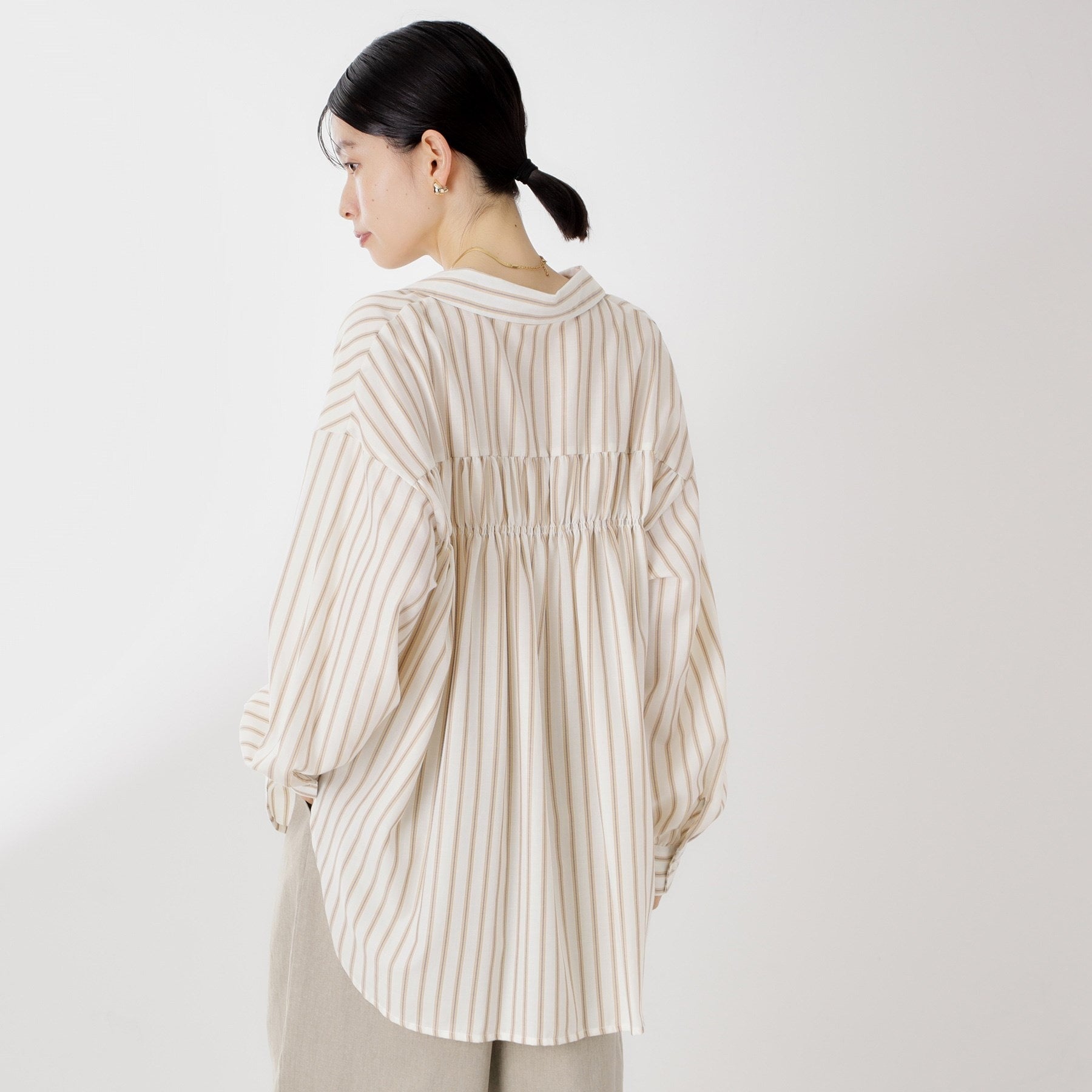 ザ ショップ ティーケー  (ウィメン) THE SHOP TK(Women) バックシャーリングブラウス （アイボリー(304)） アイボリー(304)