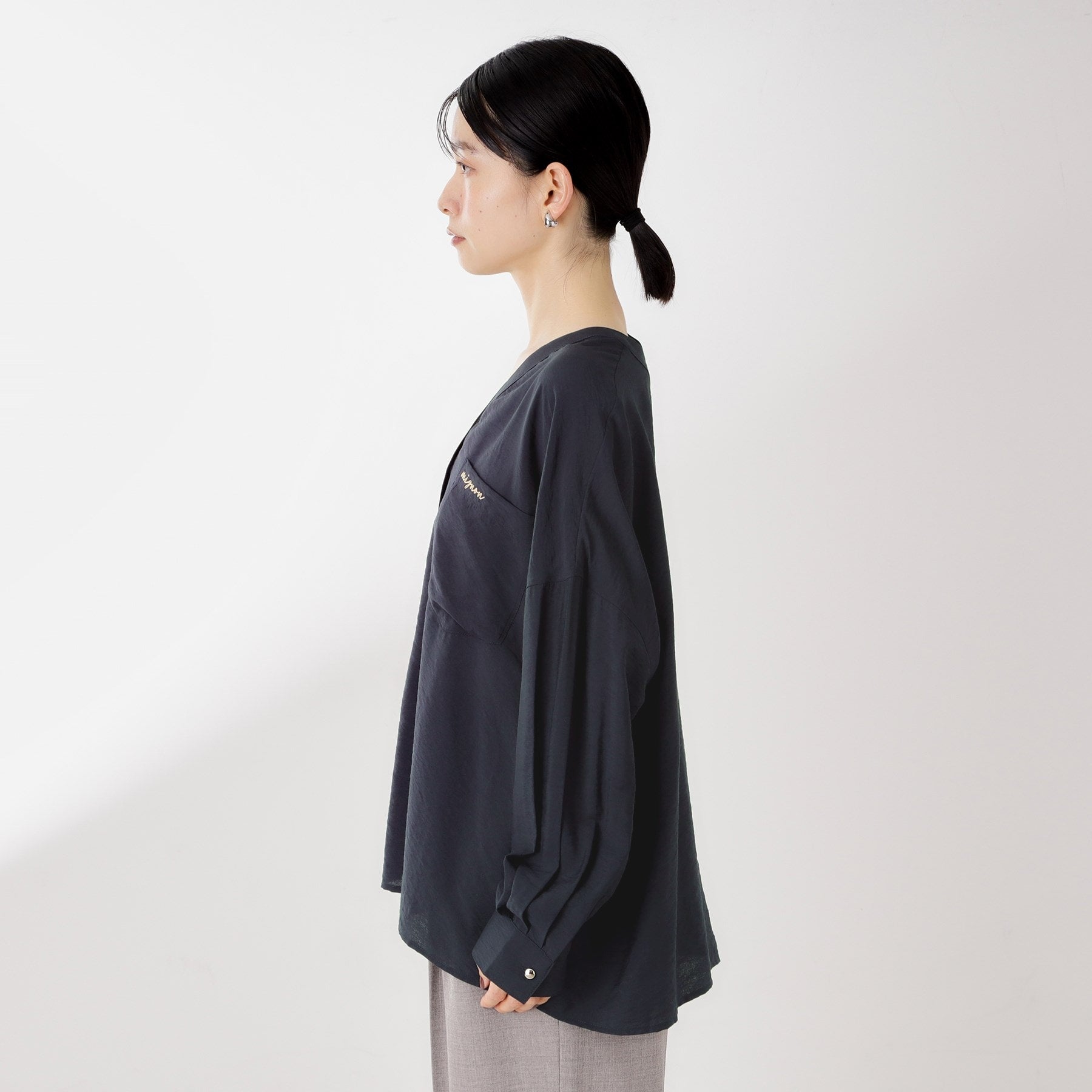 ザ ショップ ティーケー  (ウィメン) THE SHOP TK(Women) イレヘム刺繍ポケットシャツ （ネイビー(094)） ネイビー(094)