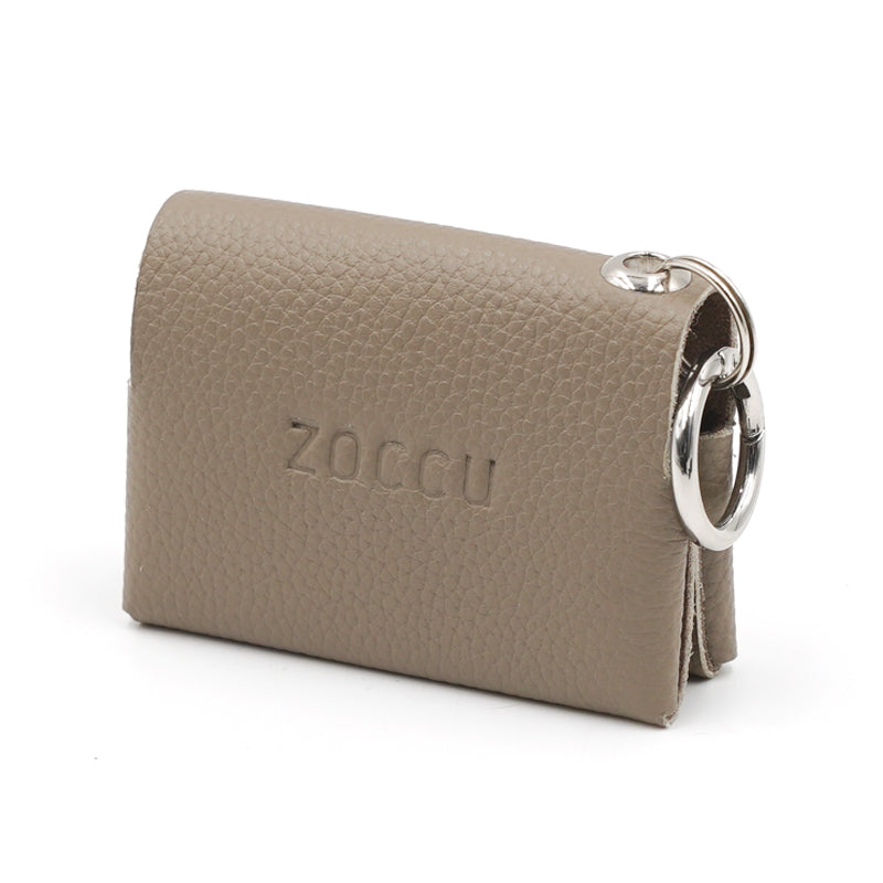 ゾック ZOCCU ポケットティッシュケース テッシュポーチ おしゃれ 本革 レザー 牛革 ティッシュカバー キーケース マルチポーチ ウェットティッシュ 子供 バッグ カラビナ （ブラック） ブラック
