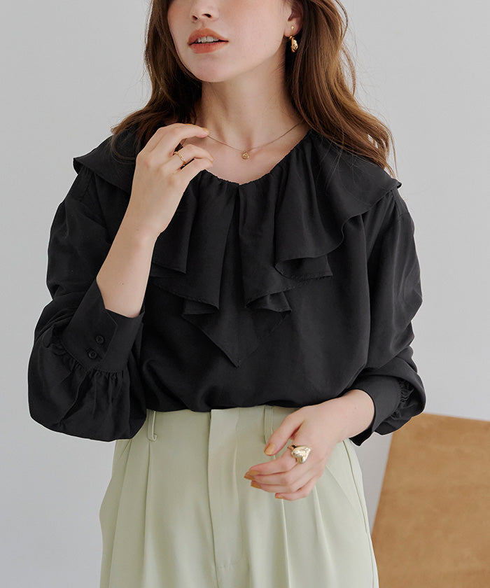 Titivate V-neck frill collar gathered blouse