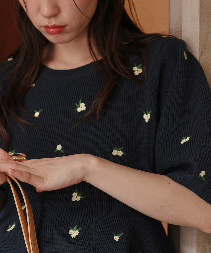 ティティベイト titivate フラワー刺繍ペプラムニットトップス （ネイビー） ネイビー