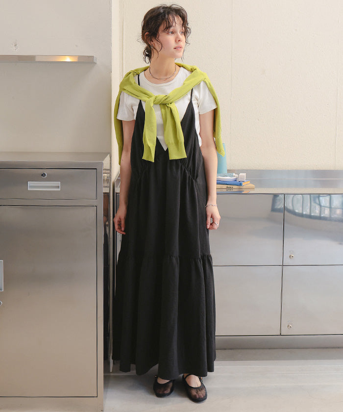 ティティベイト titivate Vネックフレアシルエットキャミソールワンピース （ブラック） ブラック