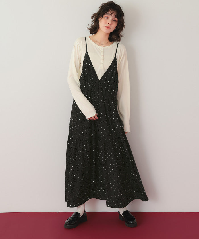 ティティベイト titivate Vネックフレアシルエットキャミソールワンピース （ブラック） ブラック