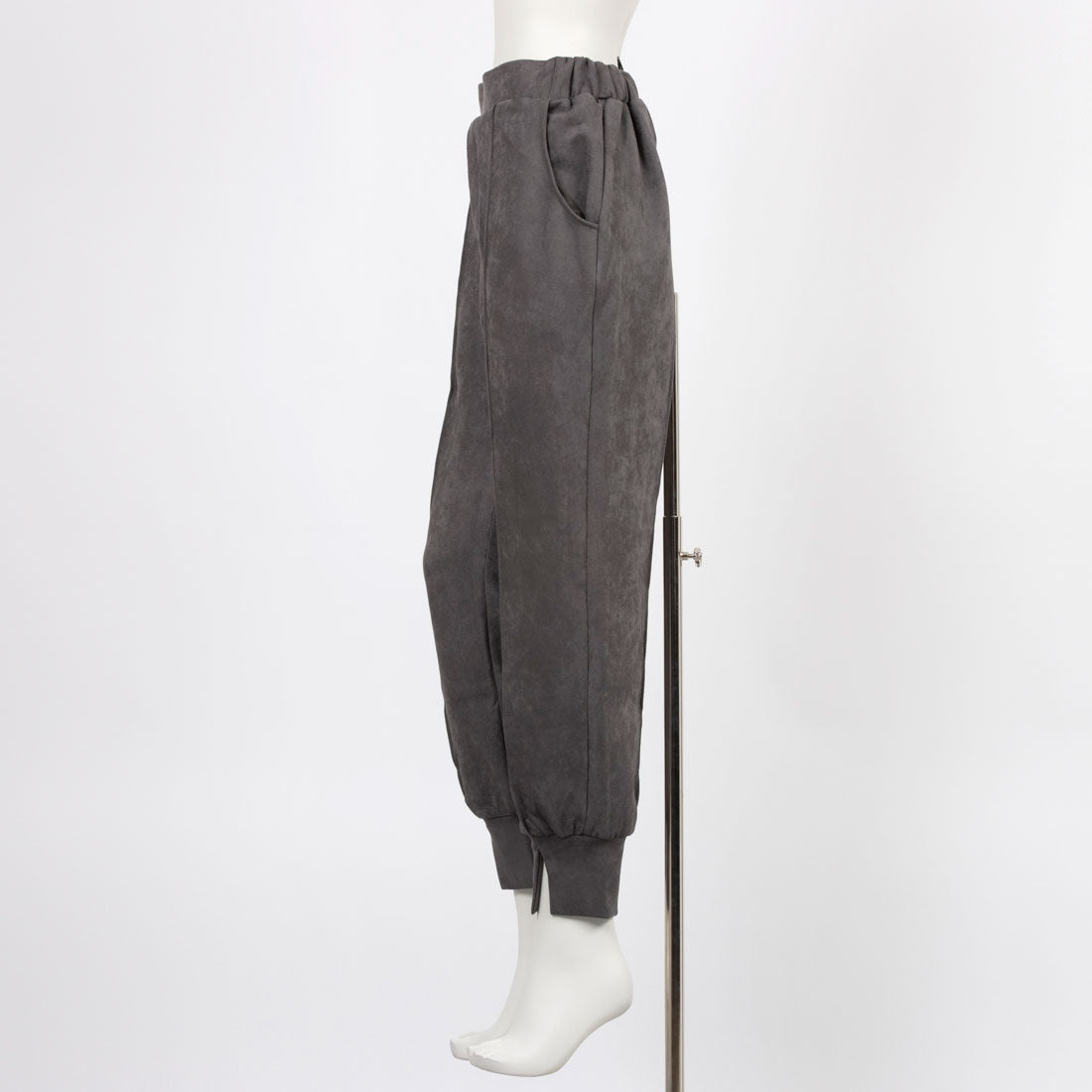 ティトューラ titular ストレッチフェイクスエードジョガーパンツ （チャコール） チャコール