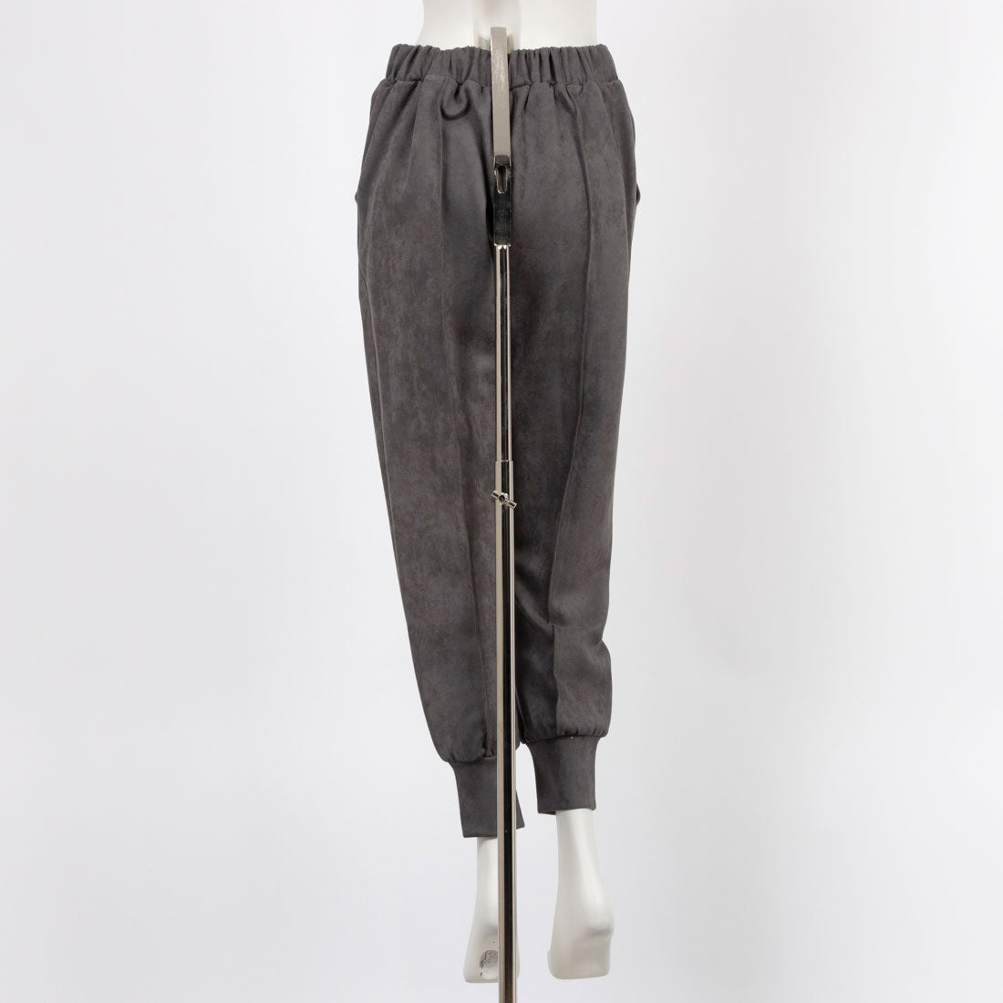 ティトューラ titular ストレッチフェイクスエードジョガーパンツ （チャコール） チャコール