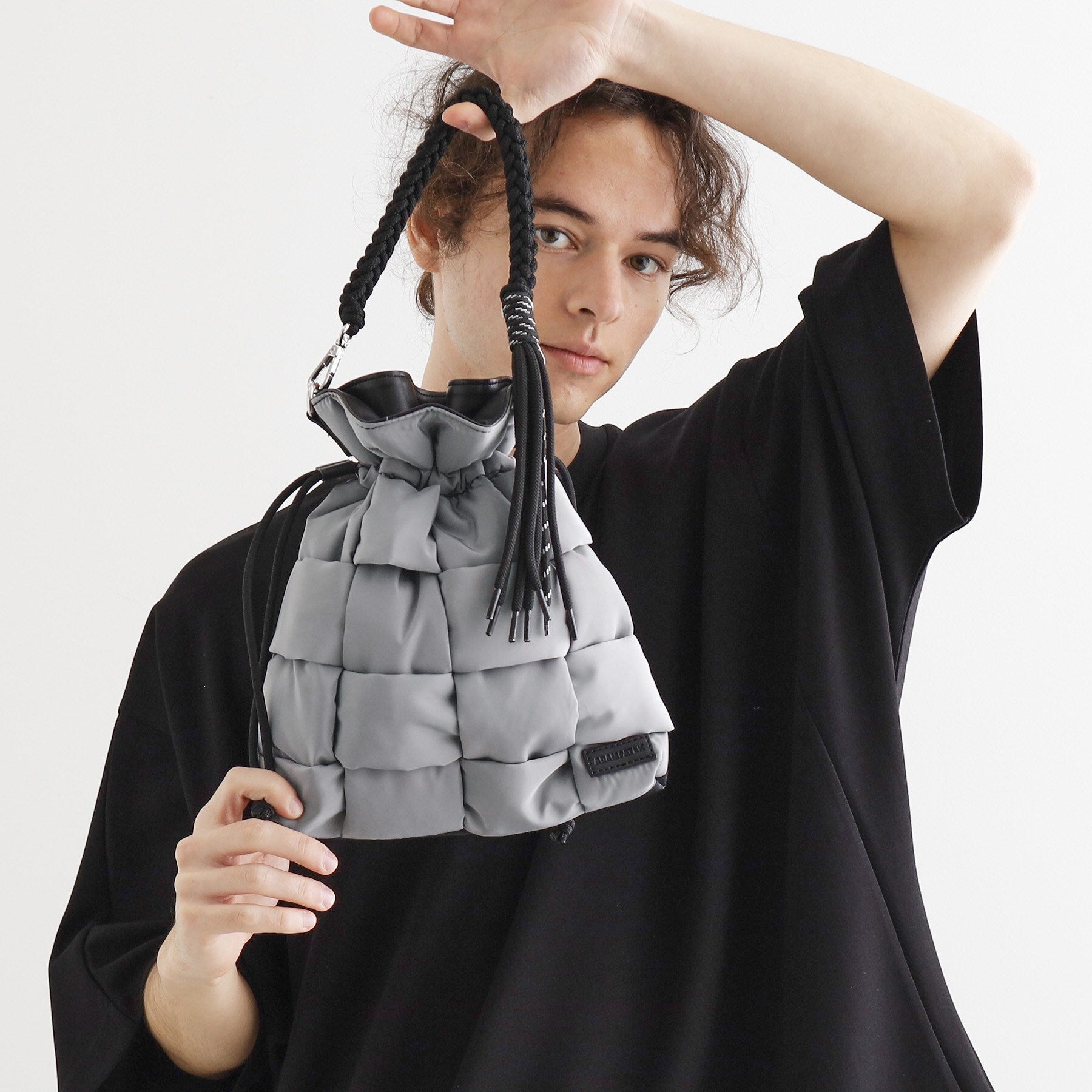 ティーケー タケオ キクチ tk.TAKEO KIKUCHI ADAMPATEK 別注 パテッドイントレ巾着ショルダーバッグ （グレー(512)） グレー(512)