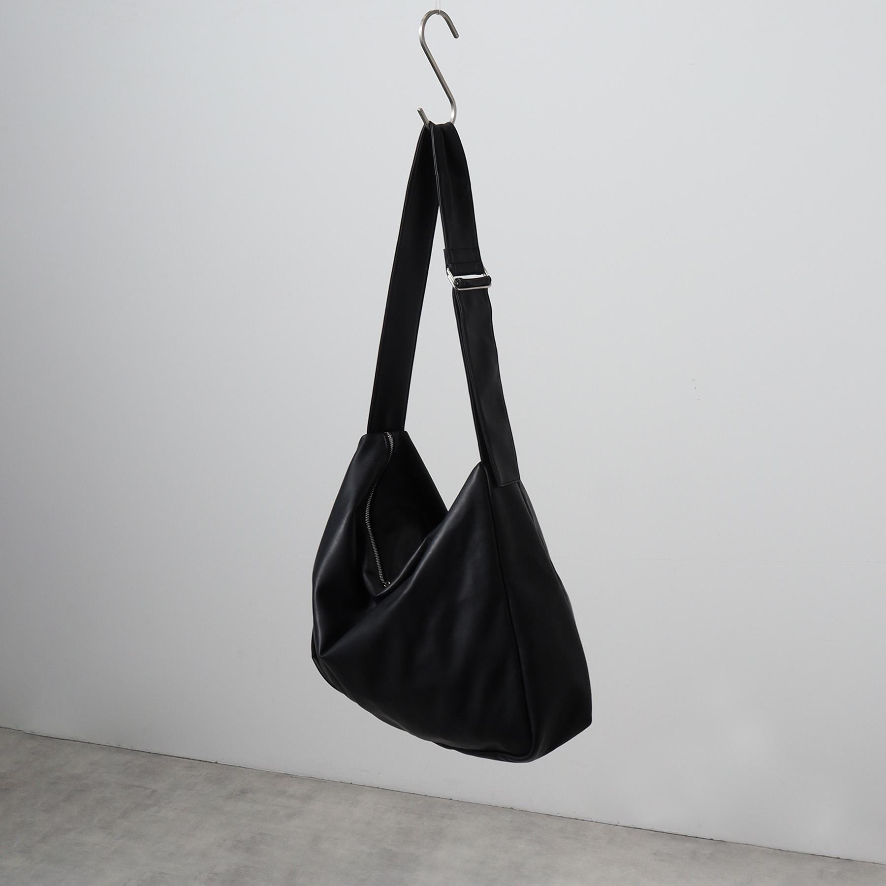 ティーケー タケオ キクチ tk.TAKEO KIKUCHI ルーズビッグショルダーバッグ／たすき掛け／ビッグ／A3サイズ収納可能 （ブラック(019)） ブラック(019)