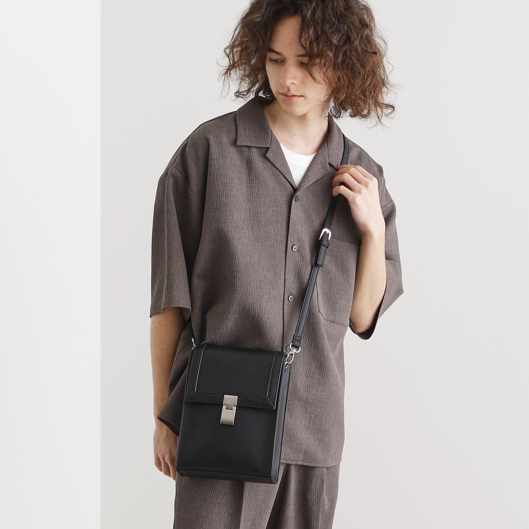 ティーケー タケオ キクチ tk.TAKEO KIKUCHI スクエアボックスショルダーバッグ（ユニセックスアイテム） （スミクロ(118)） スミクロ(118)