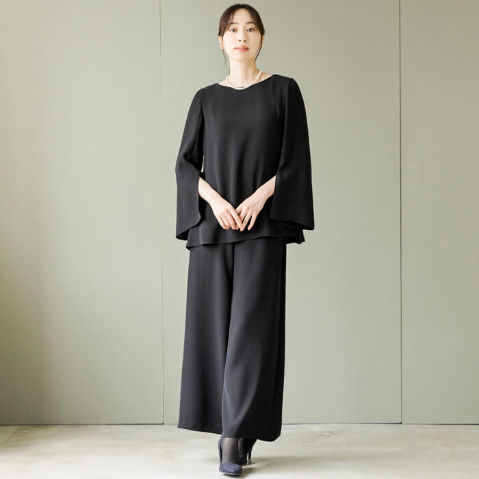 トウキョウソワール 東京ソワール 洗えるストレッチ素材のブラウスとワイドパンツのセットアップ （ブラック） ブラック