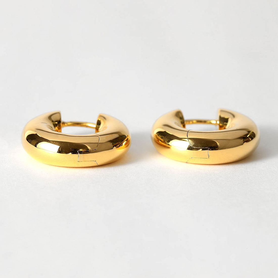 トムウッド TOM WOOD ピアス チャンキー Hoops Small Gold 100154 S925 GOLD （ゴールド） ゴールド