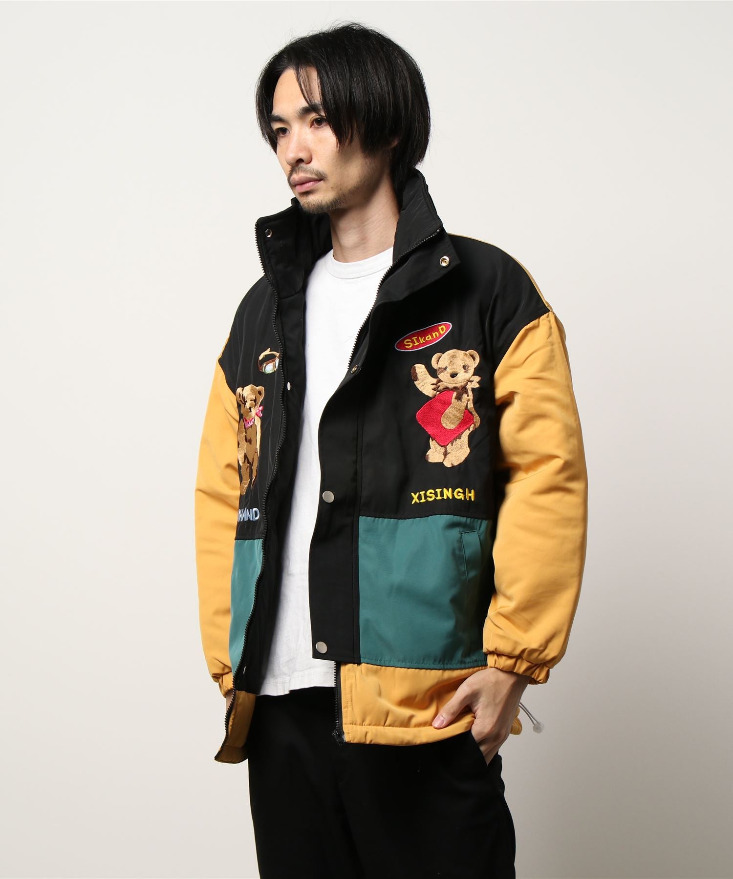 フック HOOK 【HOOK】アメカジベア刺繍配色切り替えブルゾンジャケット （ブラック） ブラック