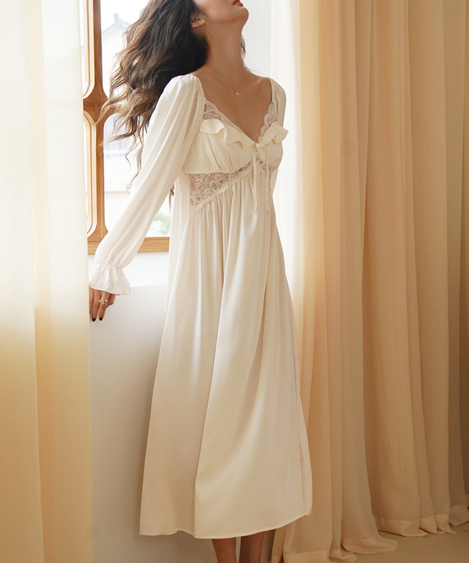 Jasmine Grandiflorum 【Jasmine】 Silk-like Frill × Lace Long Sleeve Long Dress Loungewear