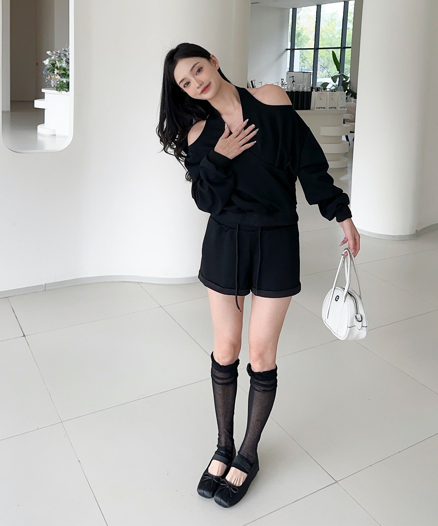 ジャスミングランディフローラム Jasmine Grandiflorum 【Jasmine】肩見せスウェット+スウェットショートパンツ （ブラック） ブラック