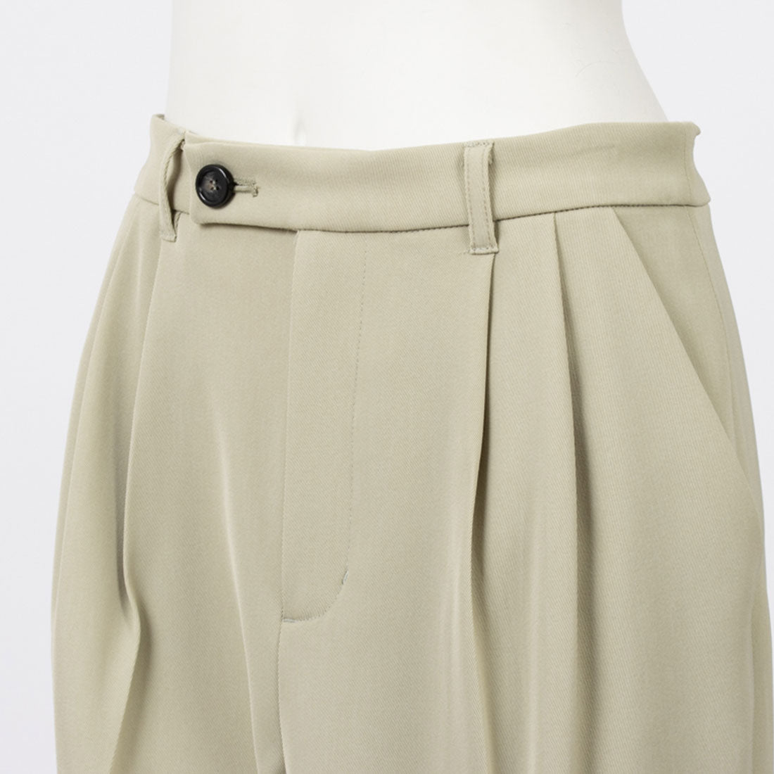 トーナル TONAL ツータックテーパードパンツ ライトグリーン