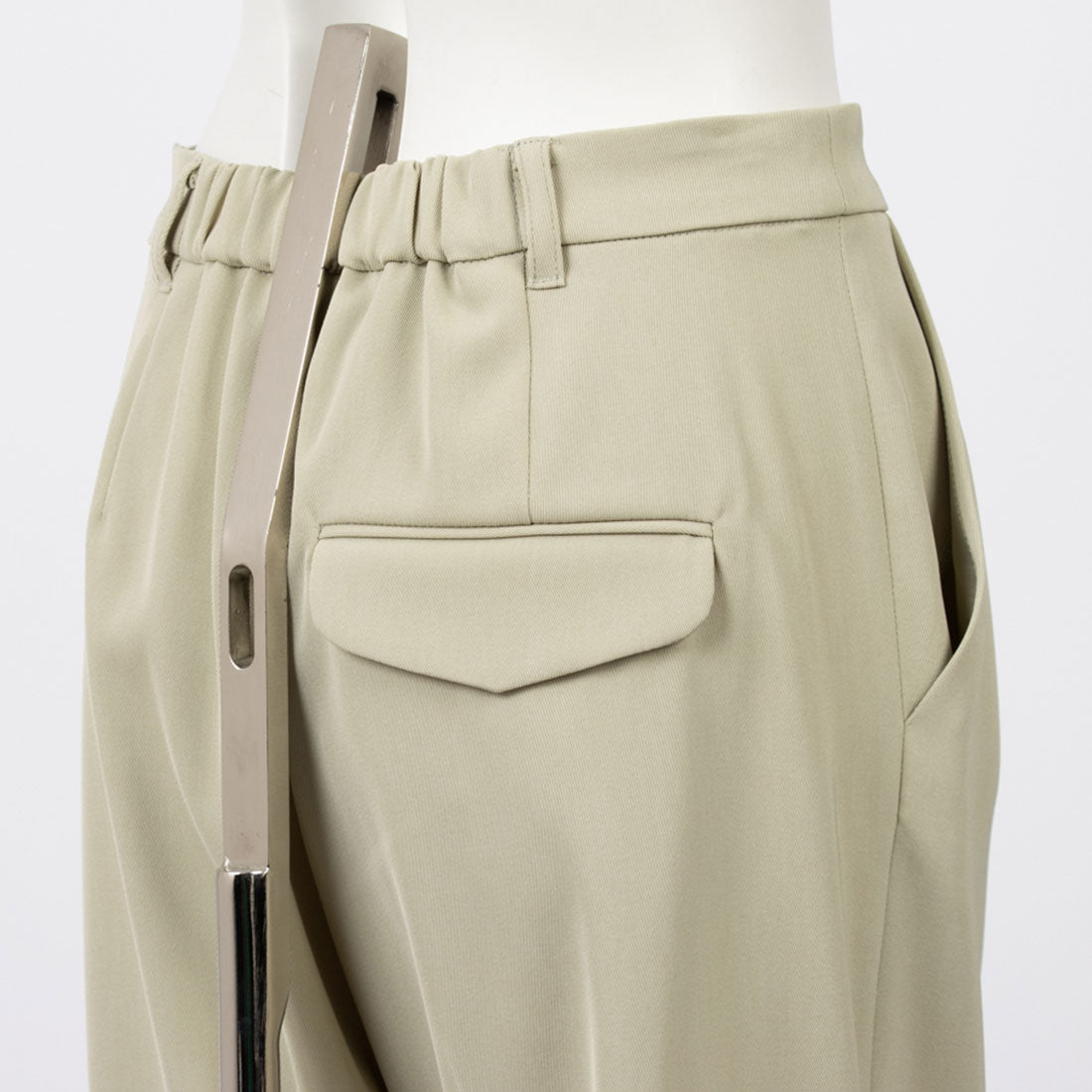トーナル TONAL ツータックテーパードパンツ ライトグリーン