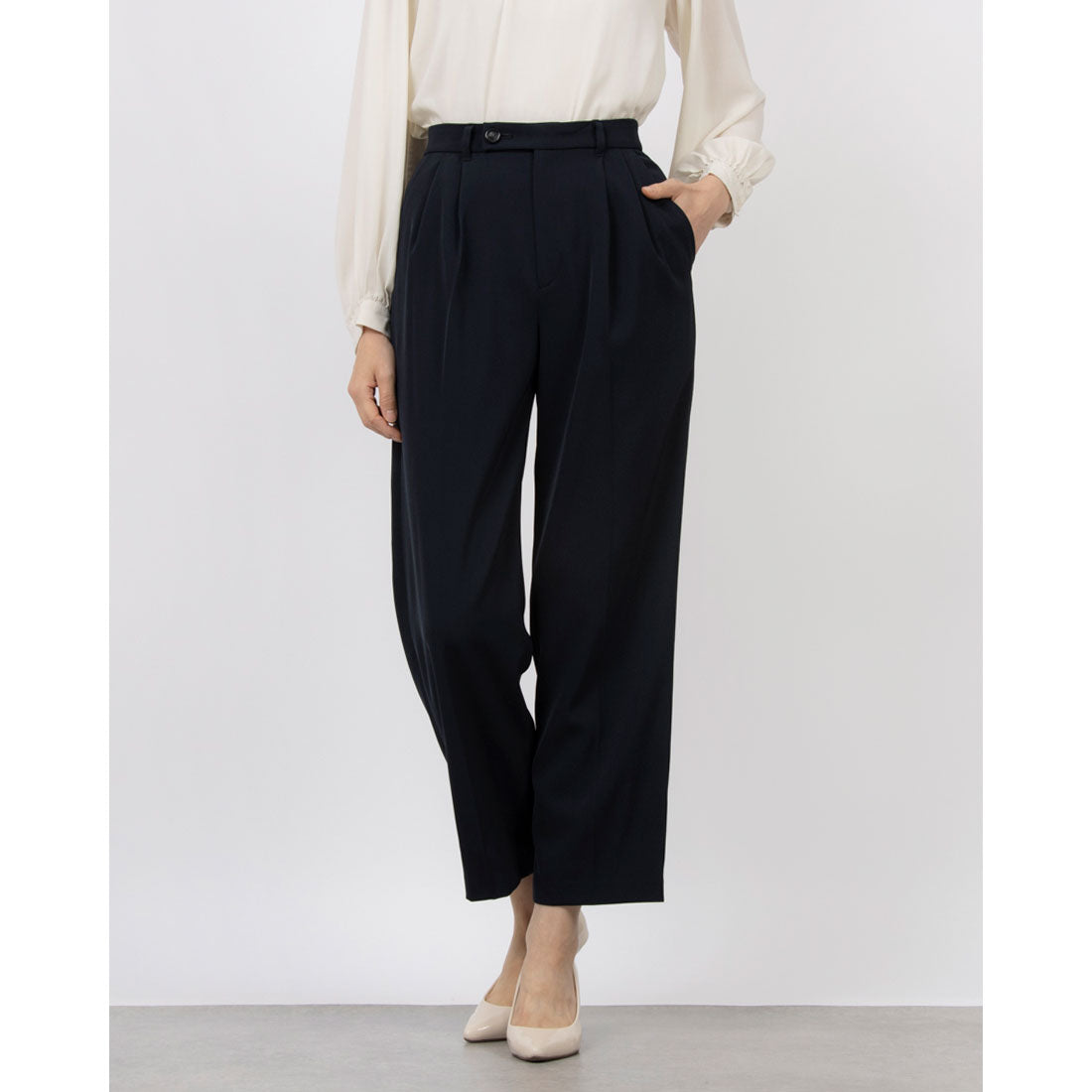 トーナル TONAL ツータックテーパードパンツ ネイビー