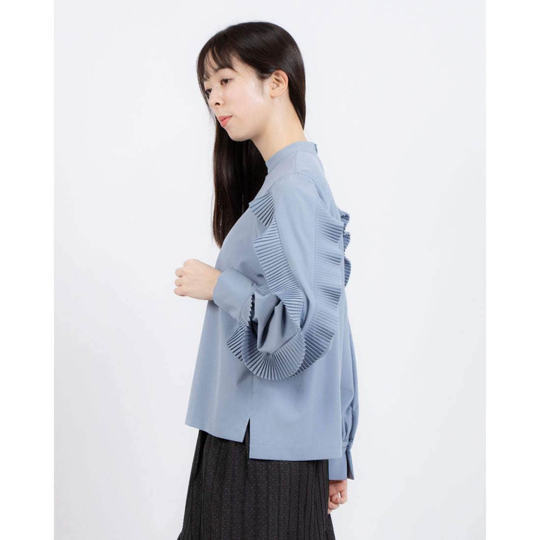 トーナル TONAL プリーツフリルスリーブブラウス （ブルー） ブルー