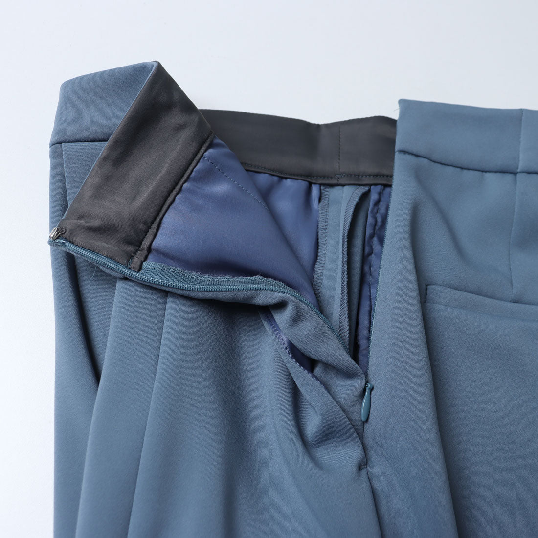 トーナル TONAL 裾スリットジャージテーパードパンツ （ブルー） ブルー