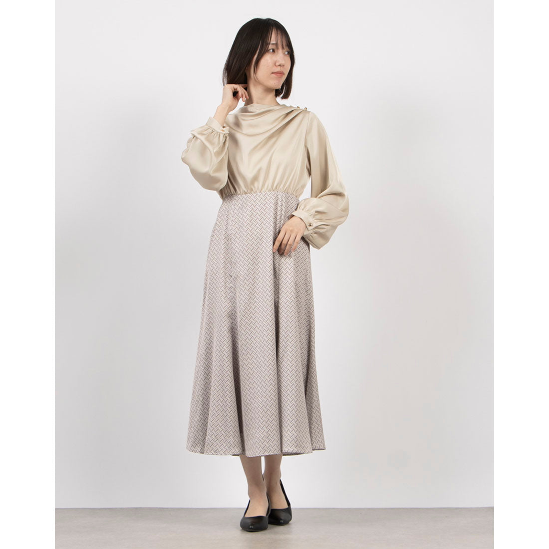 トーナル TONAL モノグラムサテンドレープフレアワンピース