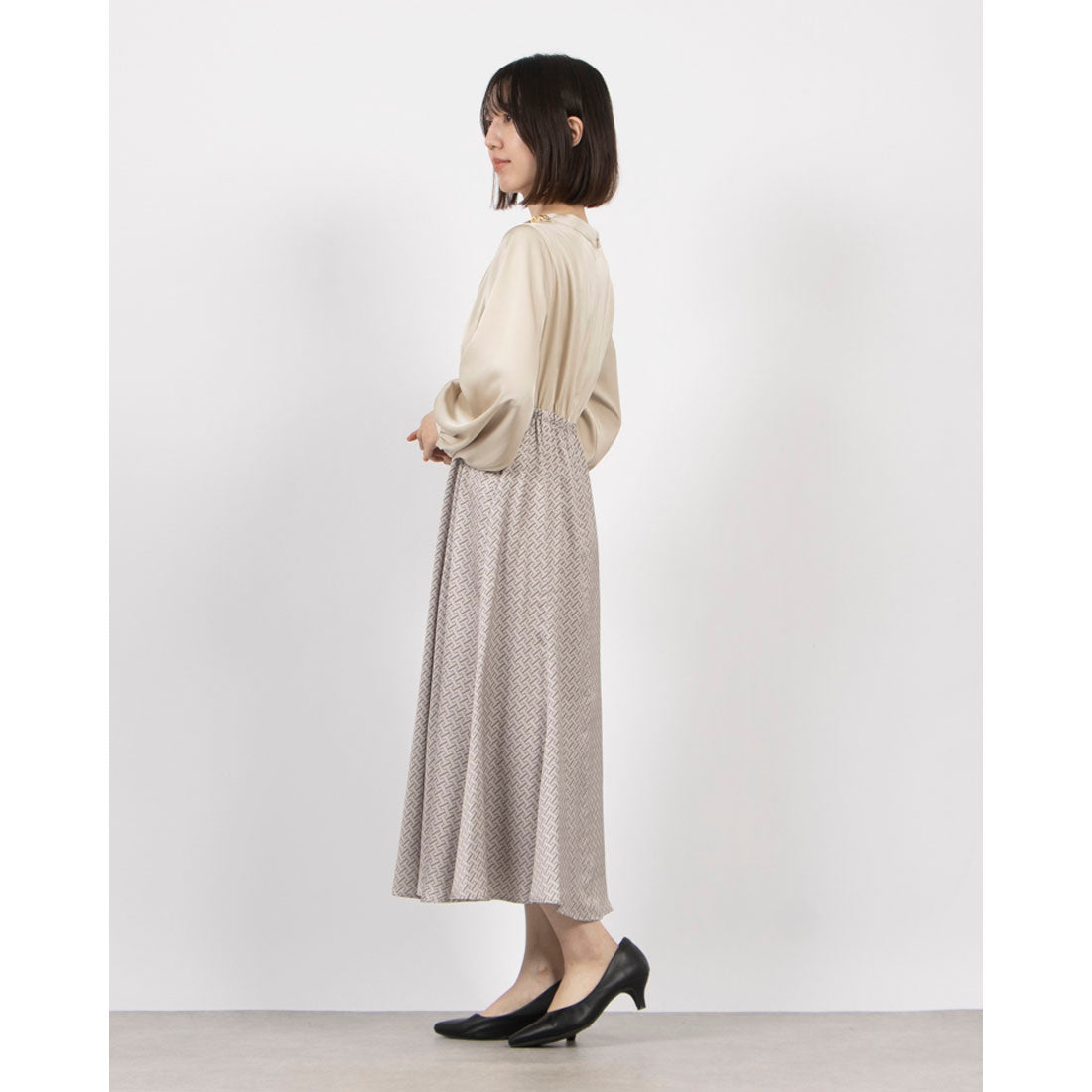 トーナル TONAL モノグラムサテンドレープフレアワンピース