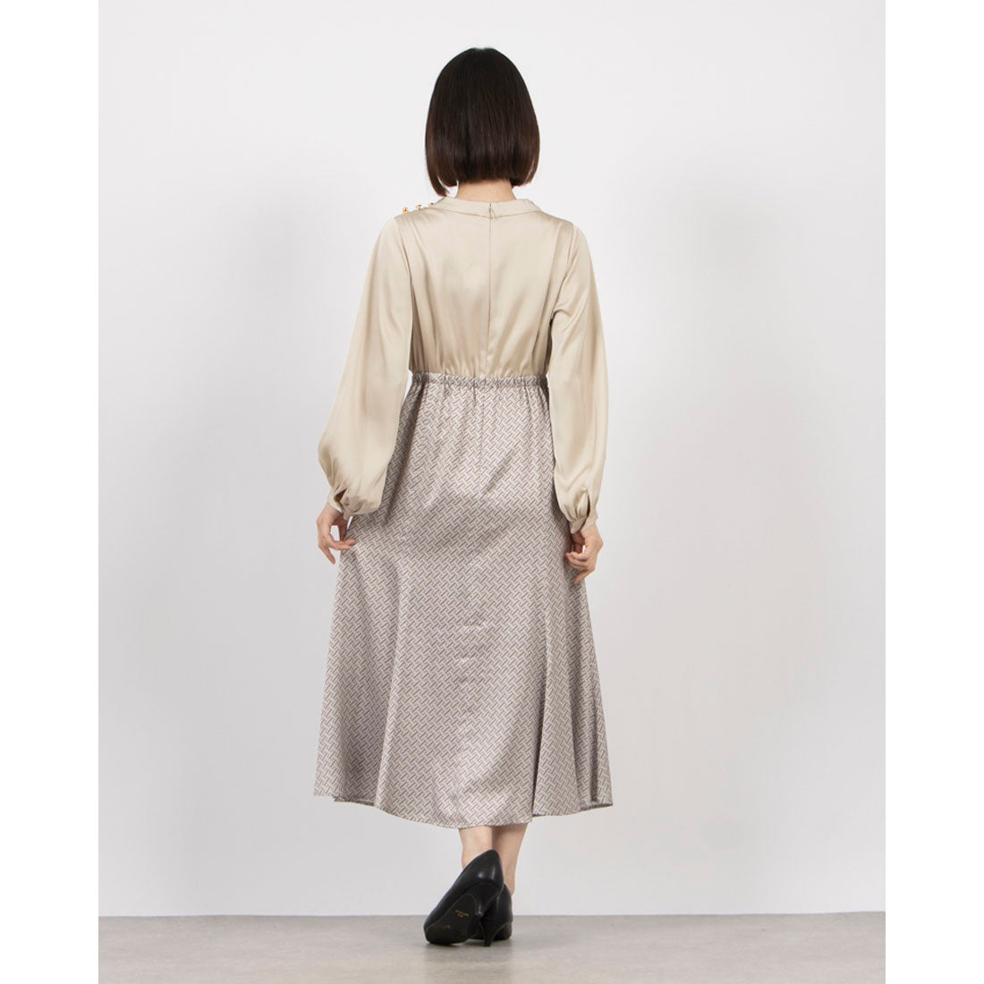 トーナル TONAL モノグラムサテンドレープフレアワンピース