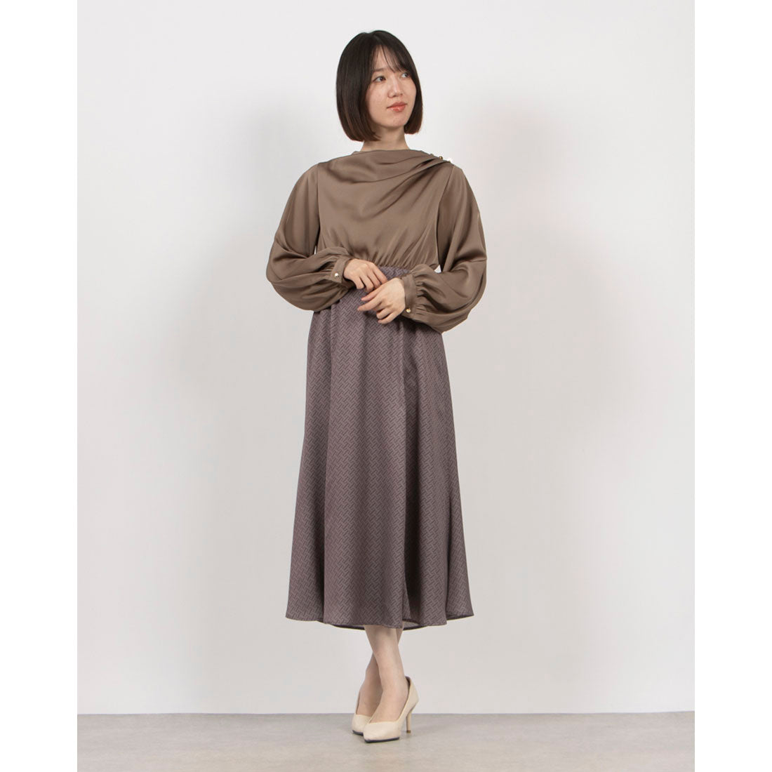 トーナル TONAL モノグラムサテンドレープフレアワンピース