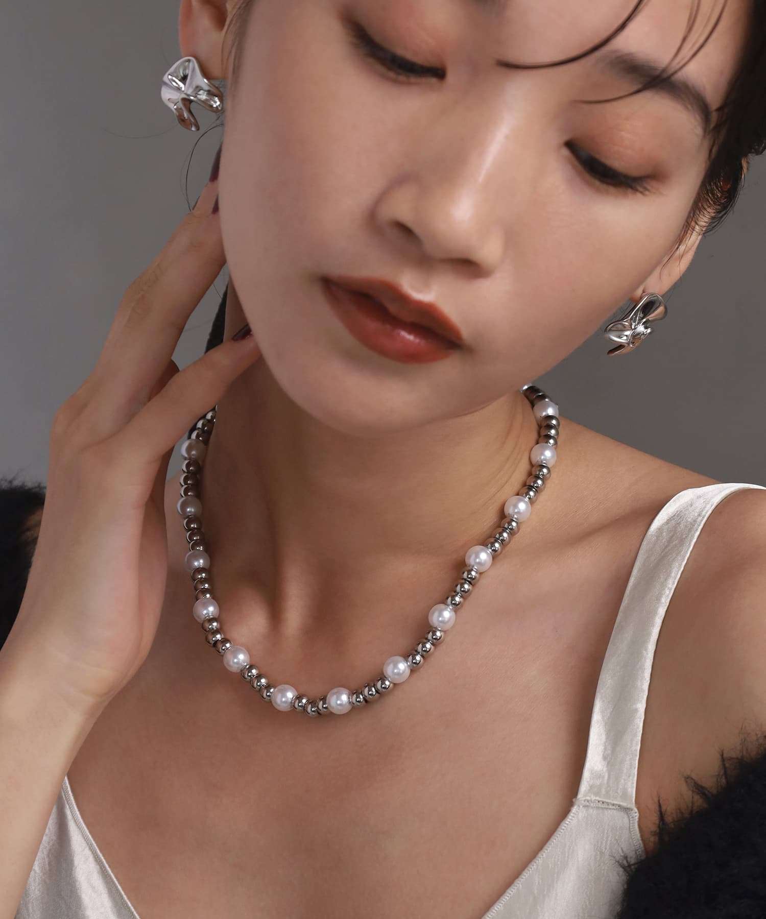 エルエイチエムイー LHME 【WEB限定】“MELLOW”パールミックスボールチェーンネックレス/ラージ/サージカルステンレス（金属アレルギー対応） （ホワイト×シルバー） ホワイト×シルバー