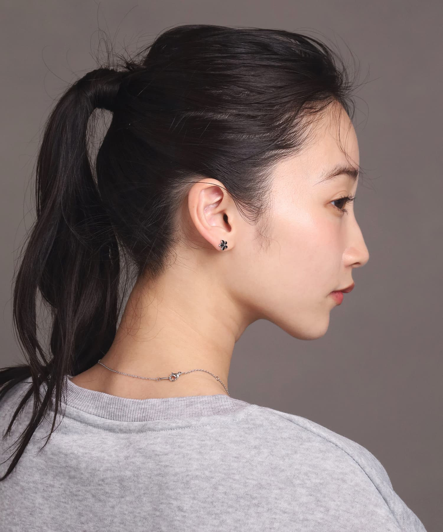 エルエイチエムイー LHME 【WEB限定】“Moment”フラワーピアス/ブラック/サージカルステンレス（金属アレルギー対応） （シルバー） シルバー