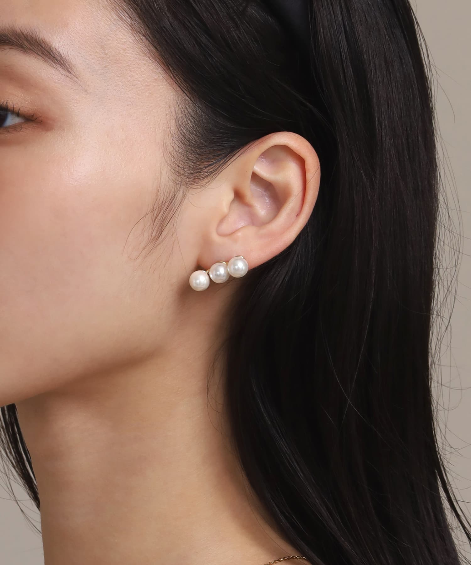 エルエイチエムイー LHME 【WEB限定】“MELLOW”ラインパールピアス/3粒/サージカルステンレス（金属アレルギー対応） （ゴールド） ゴールド