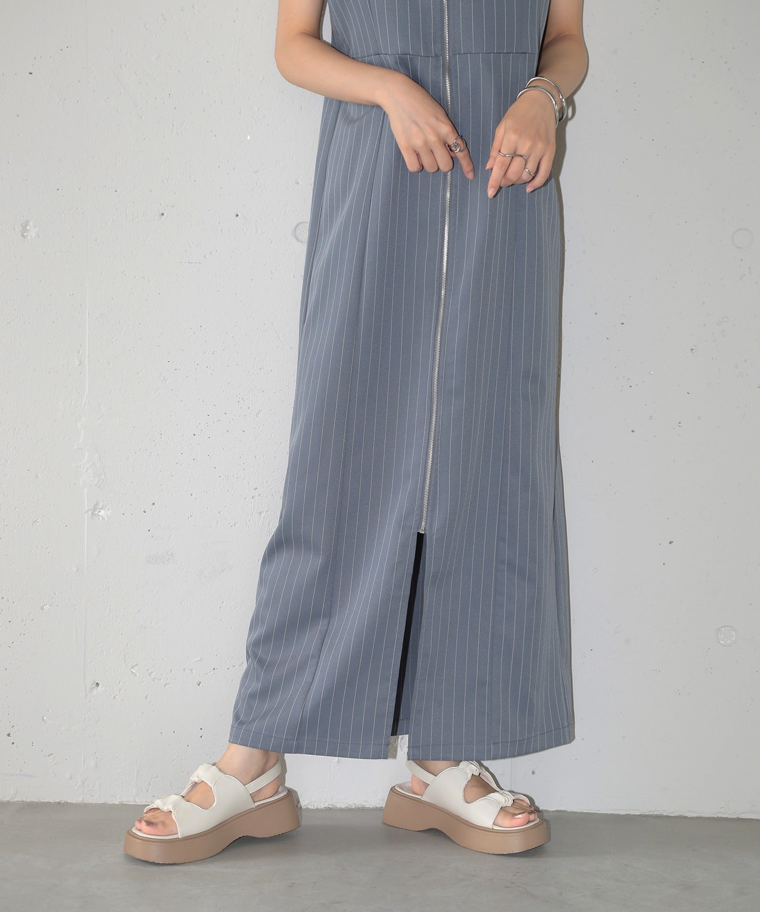ピンストライプ フロントジップ キャミワンピース ロングワンピース ノースリーブ Iライン XNN  【MAISON BREEZE】