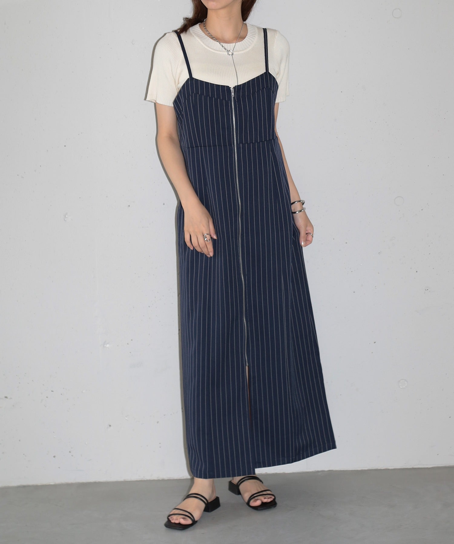 ピンストライプ フロントジップ キャミワンピース ロングワンピース ノースリーブ Iライン XNN  【MAISON BREEZE】,ネイビー