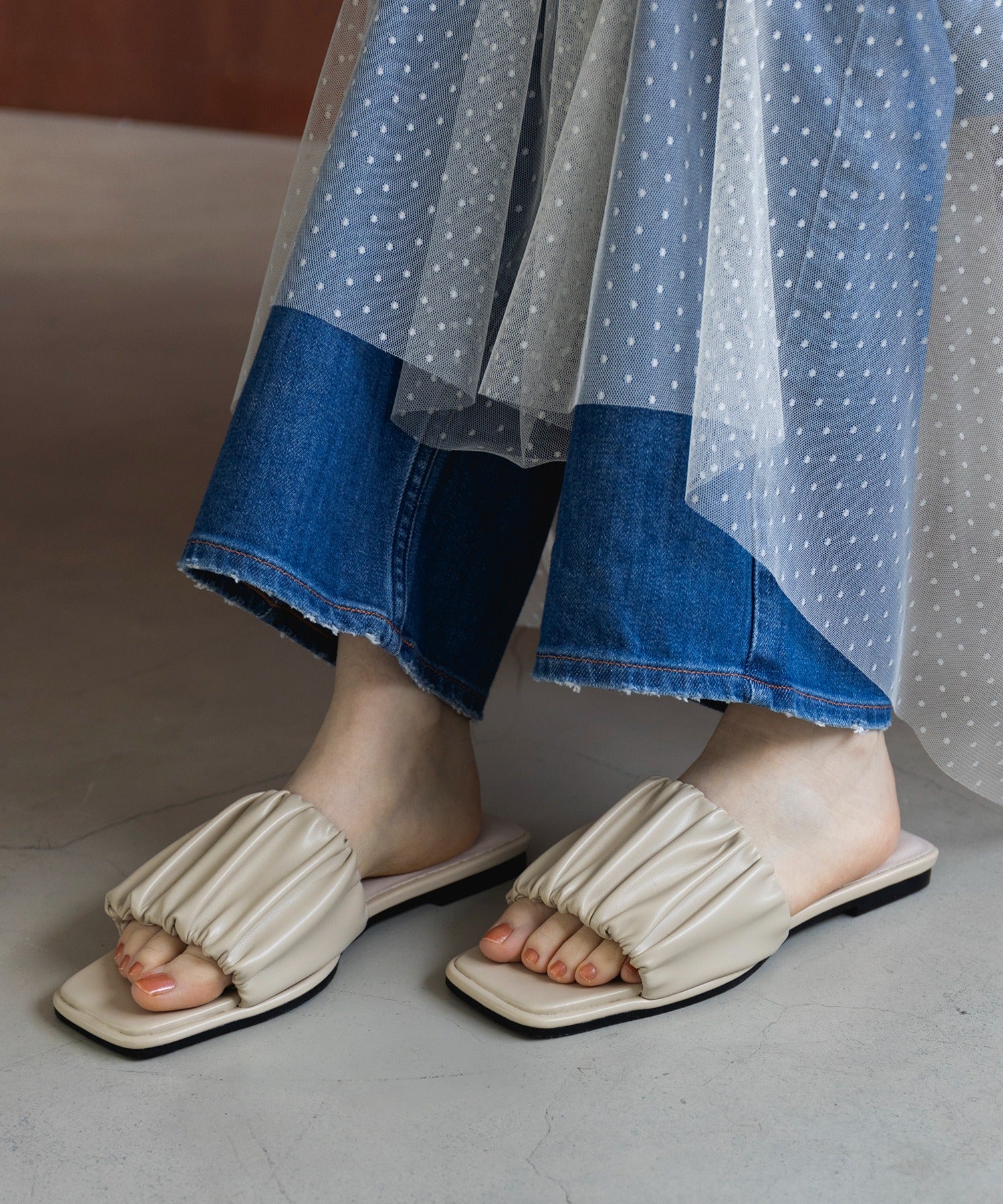 メゾンブリーズレヴール MAISON BREEZE reveur square toe gather sandals （アイボリー） アイボリー